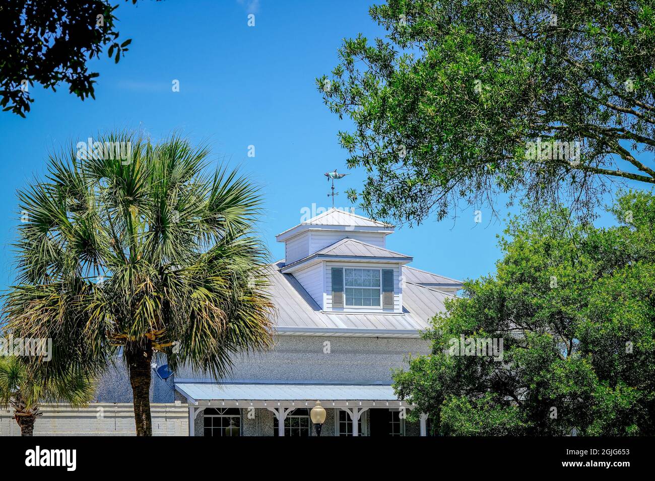 Retail Store in St Simons Village Stock Photo Alamy