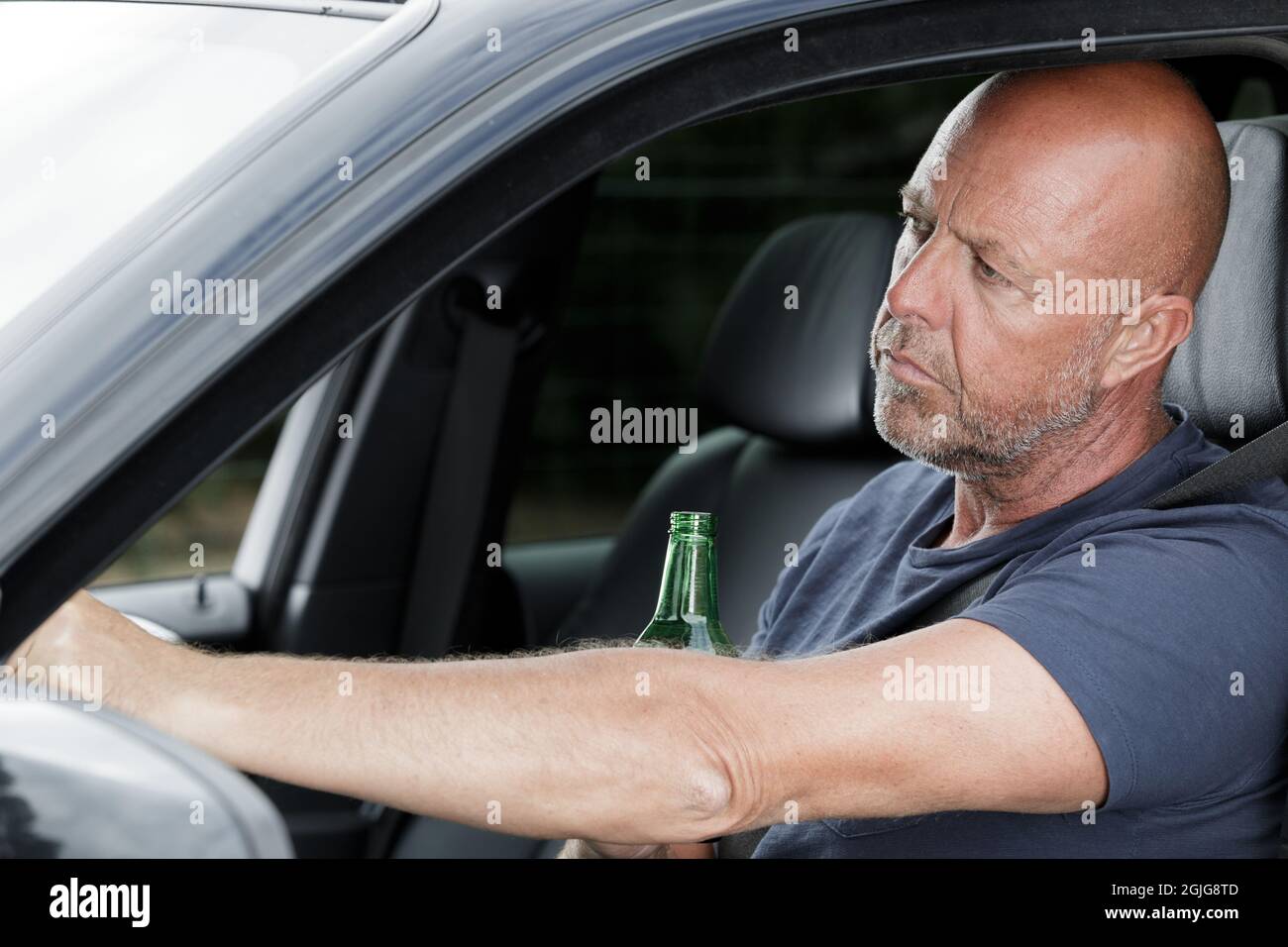 man drinking beer while driving Stock Photo Alamy