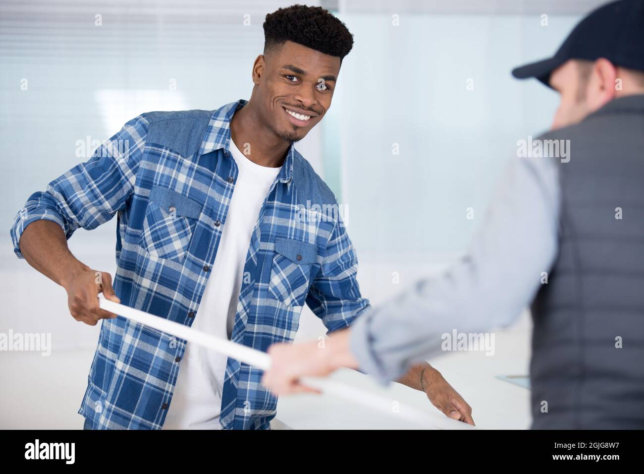 two men fitting a kitchen Stock Photo