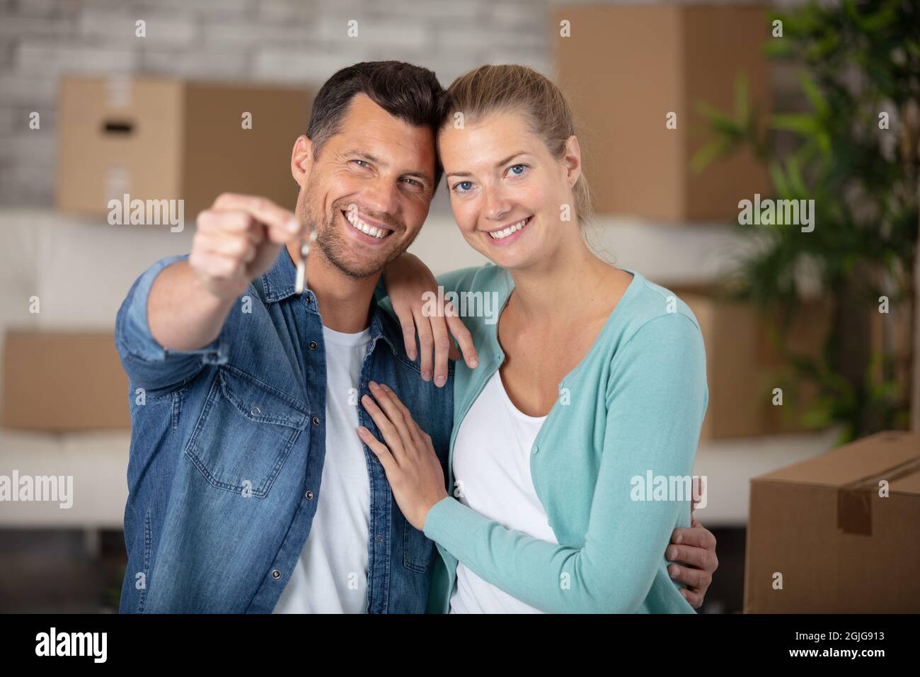 couple showing keys to new home Stock Photo - Alamy