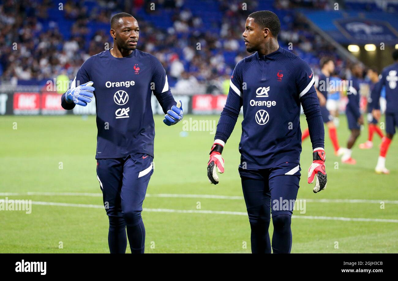 Goalkeepers of France Steve Mandanda, Mike Maignan during the FIFA World Cup Qatar 2022, Qualifiers, Group D football match between France and Finland on September 7, 2021 at Groupama stadium in Decines-Charpieu near Lyon, France - Photo Jean Catuffe / DPPI Stock Photo