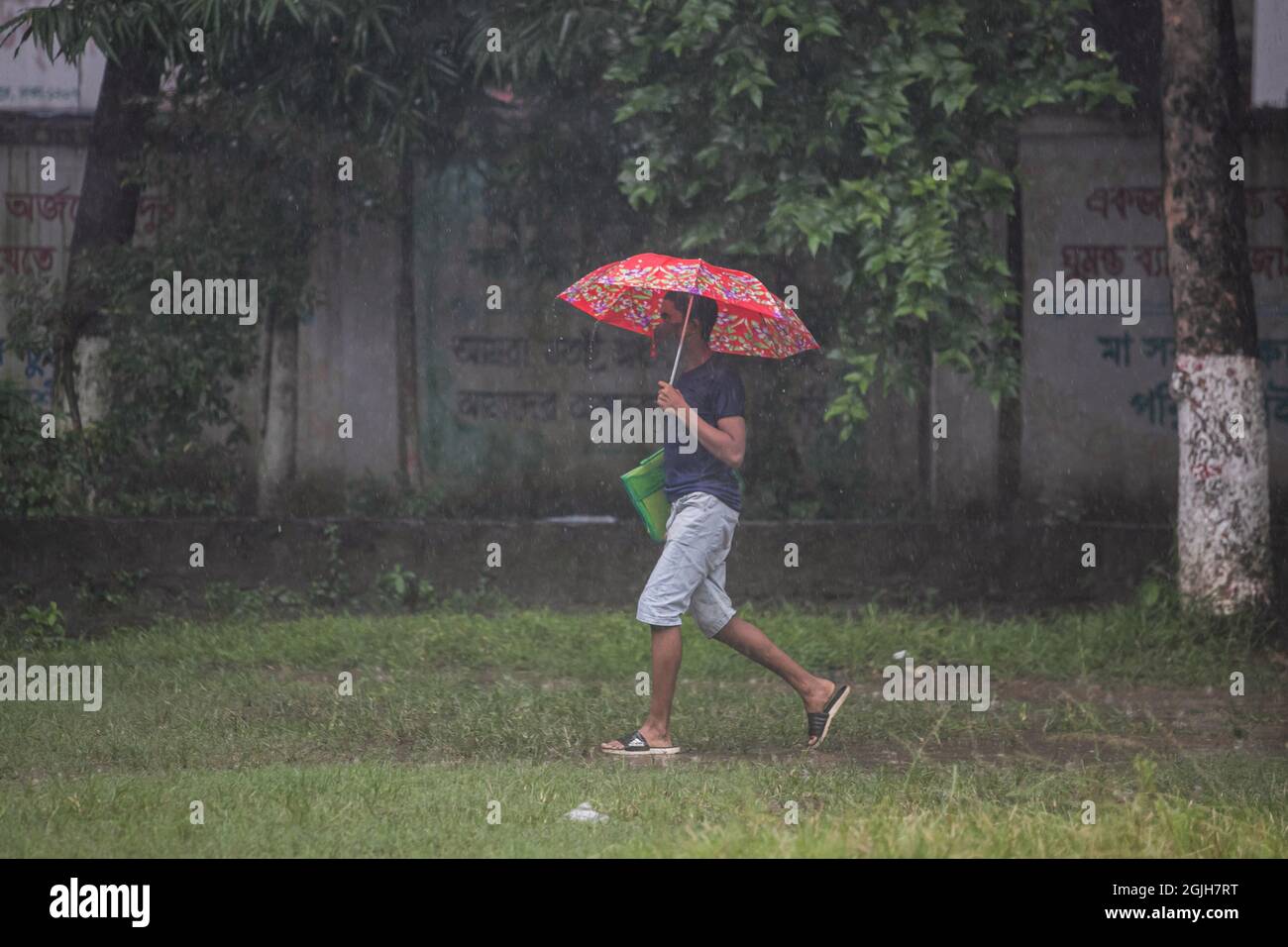Monsoon rain bangladesh hi-res stock photography and images - Page 2 - Alamy