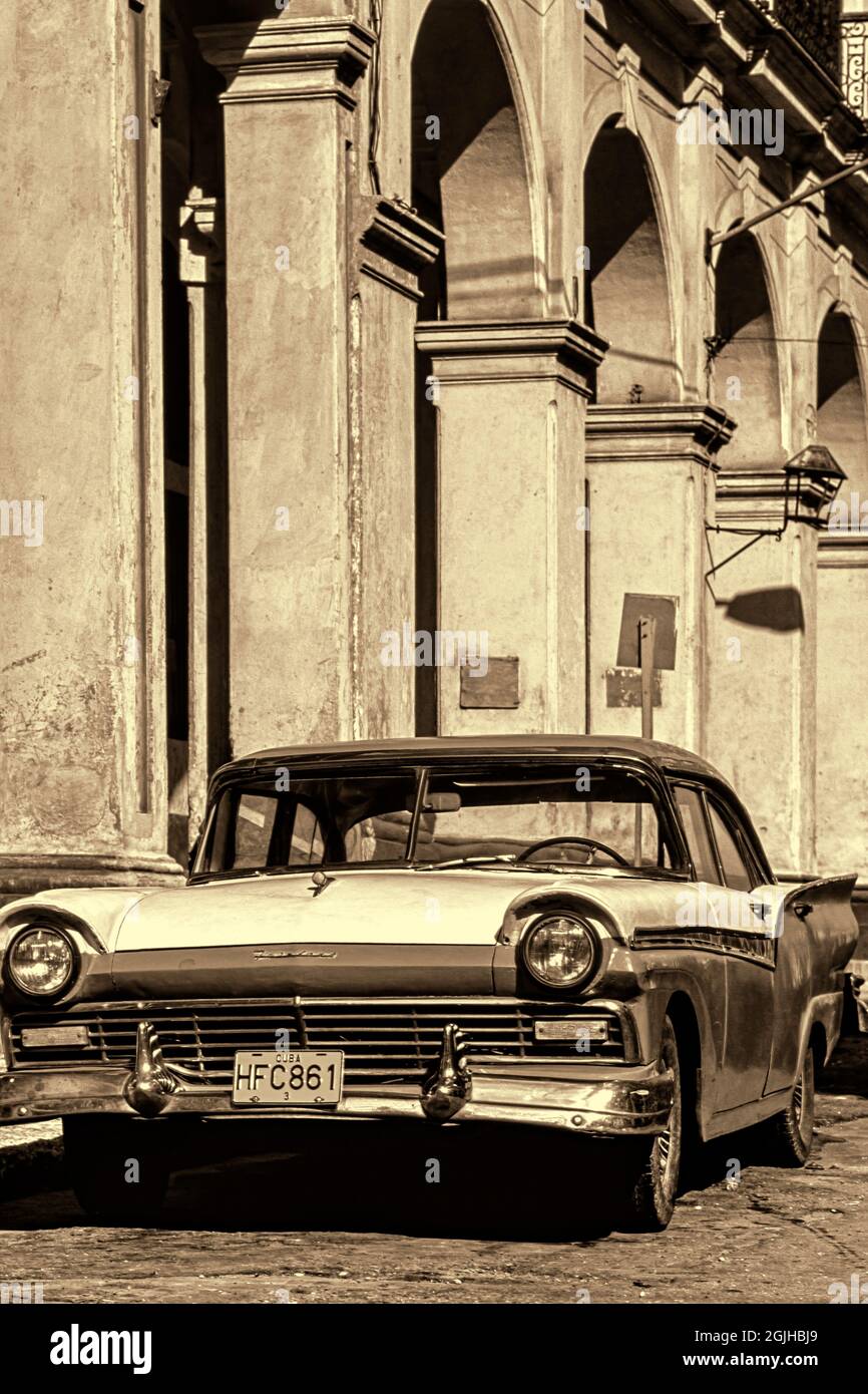 Classic American 1957 Ford Fairlane parked outside colonial building, Havana, Cuba Stock Photo
