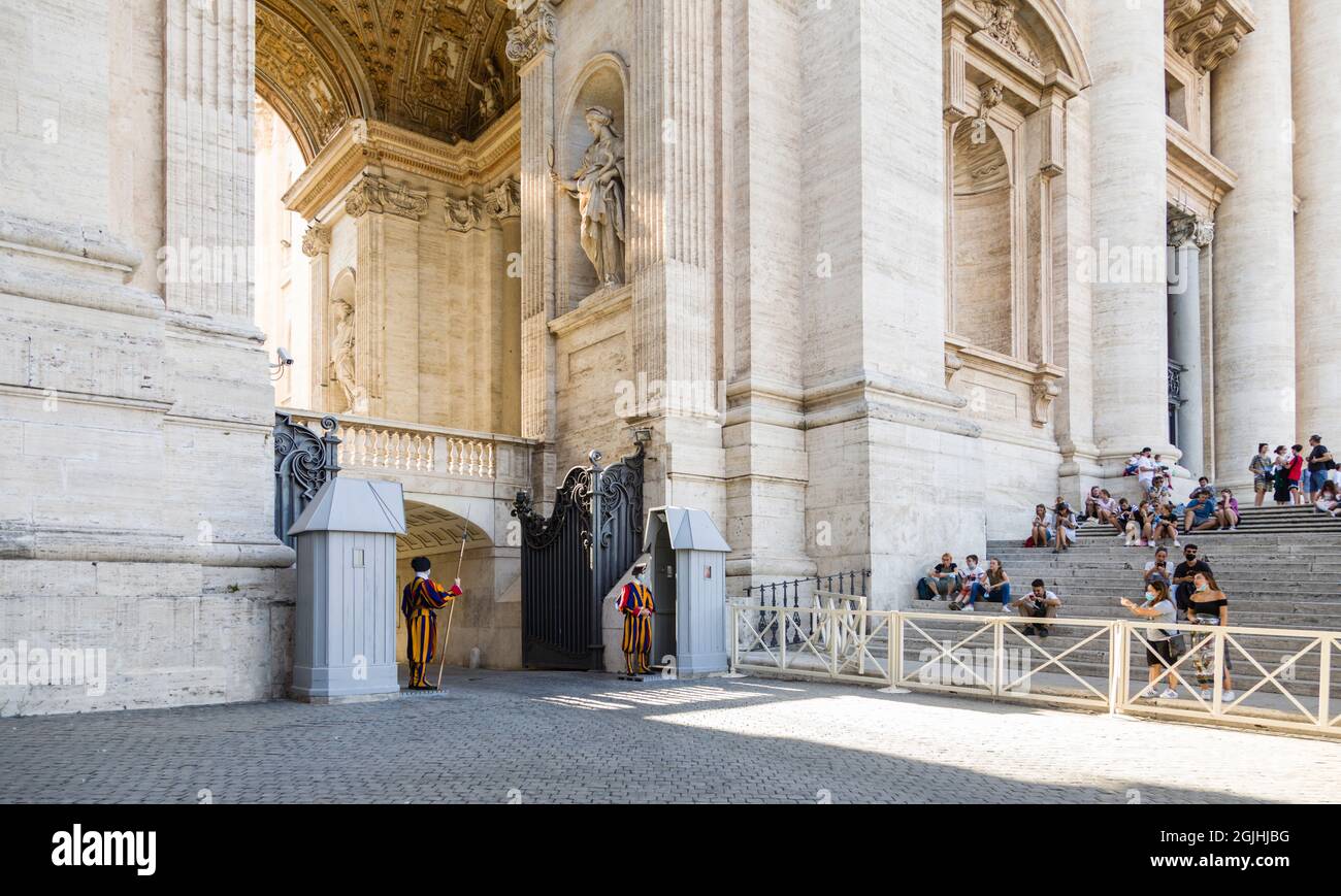 Swiss guards, St Peters Basilica, Rome, Italy Stock Photo