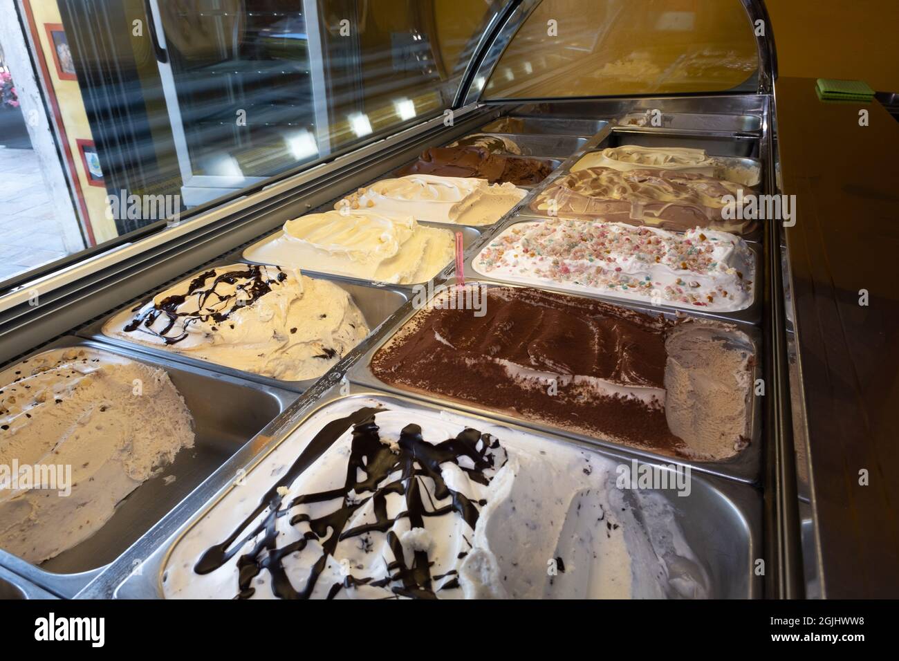 Italian artisan ice cream (Gelato) manufacturing. Serving process in