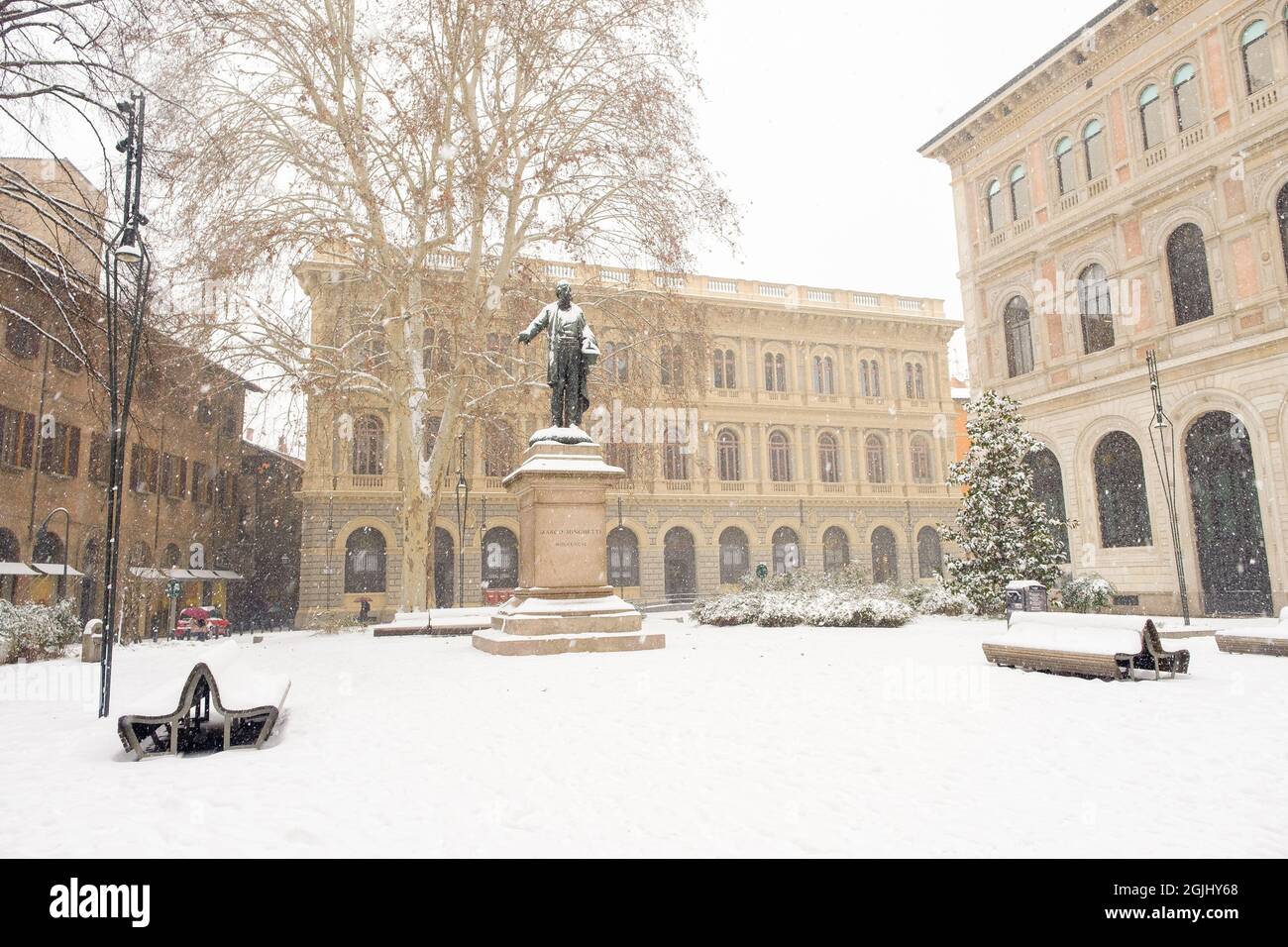Bologna, Italy. 01st Mar, 2018. A general view of Piazza Minghetti following heavy snowfall in Bologna, Italy. The "Beast from the East", an unusually Stock Photo