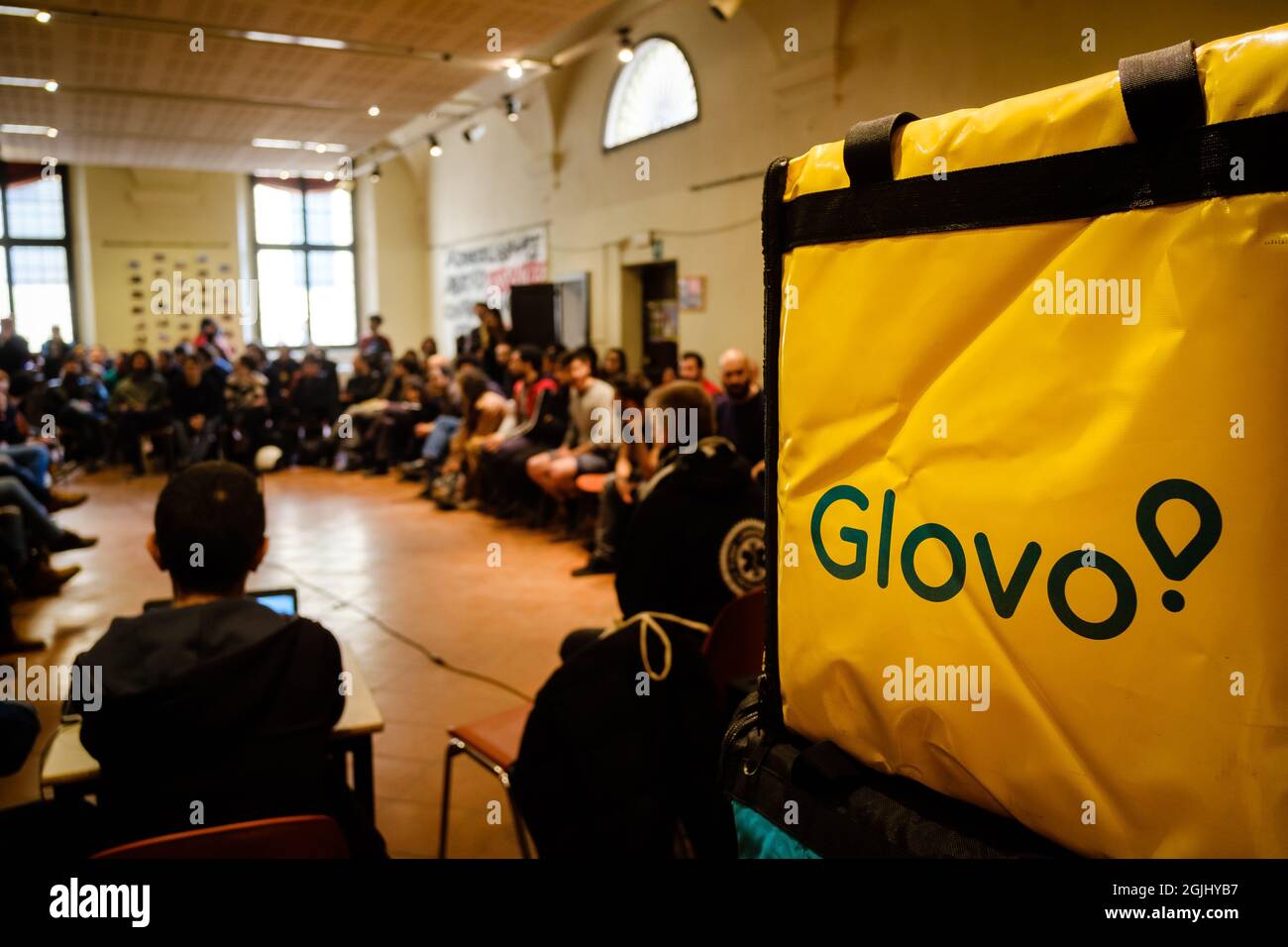 Vaak gesproken ramp textuur Bologna, Italy 15th April, 2018. The first national assembly of Italian  bike couriers of online food delivery company took place in Bologna. The  assem Stock Photo - Alamy