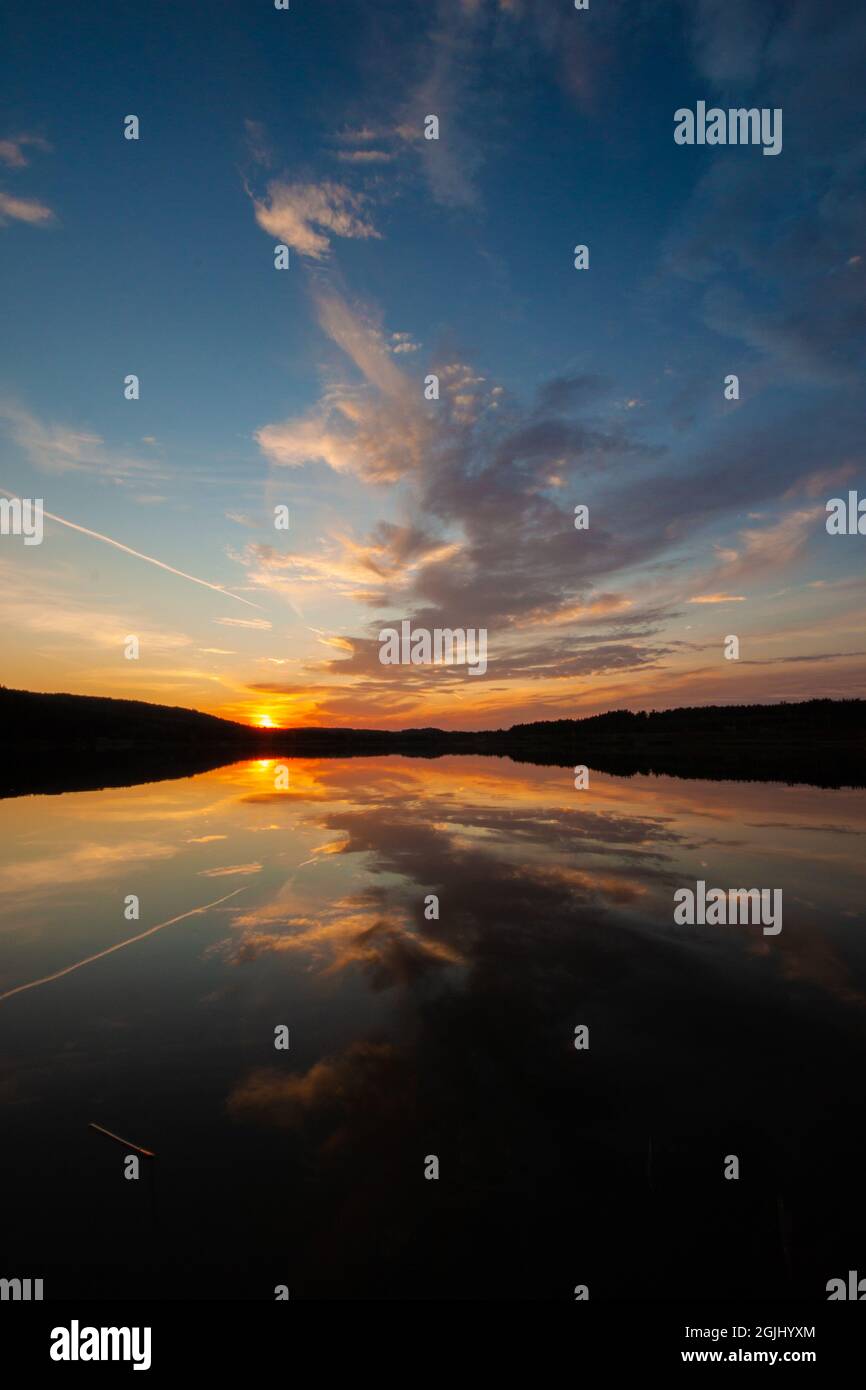 Sky clouds reflecting in water hi-res stock photography and images - Alamy