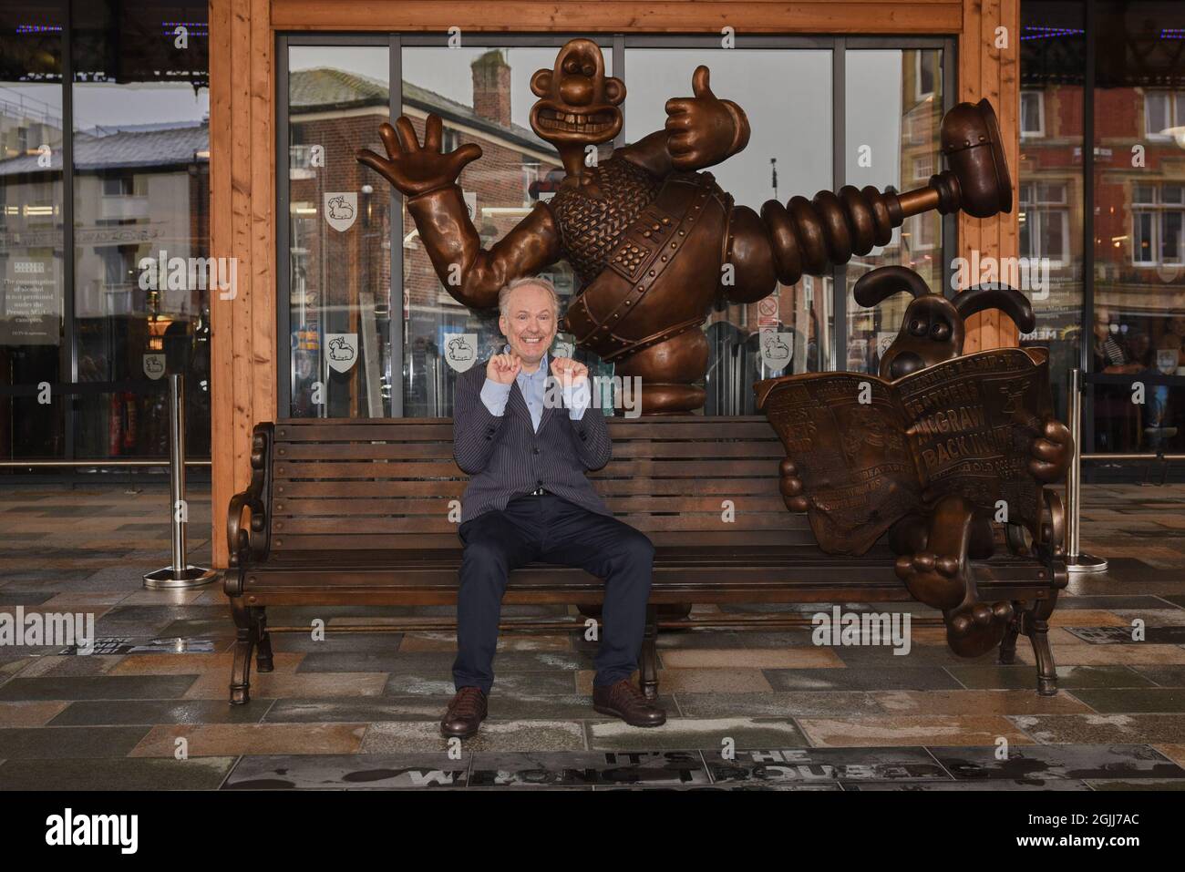 Wallace and gromit bench hires stock photography and images Alamy