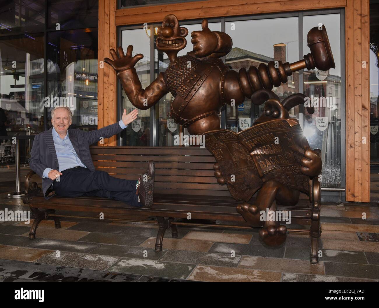 Wallace gromit bench hires stock photography and images Alamy