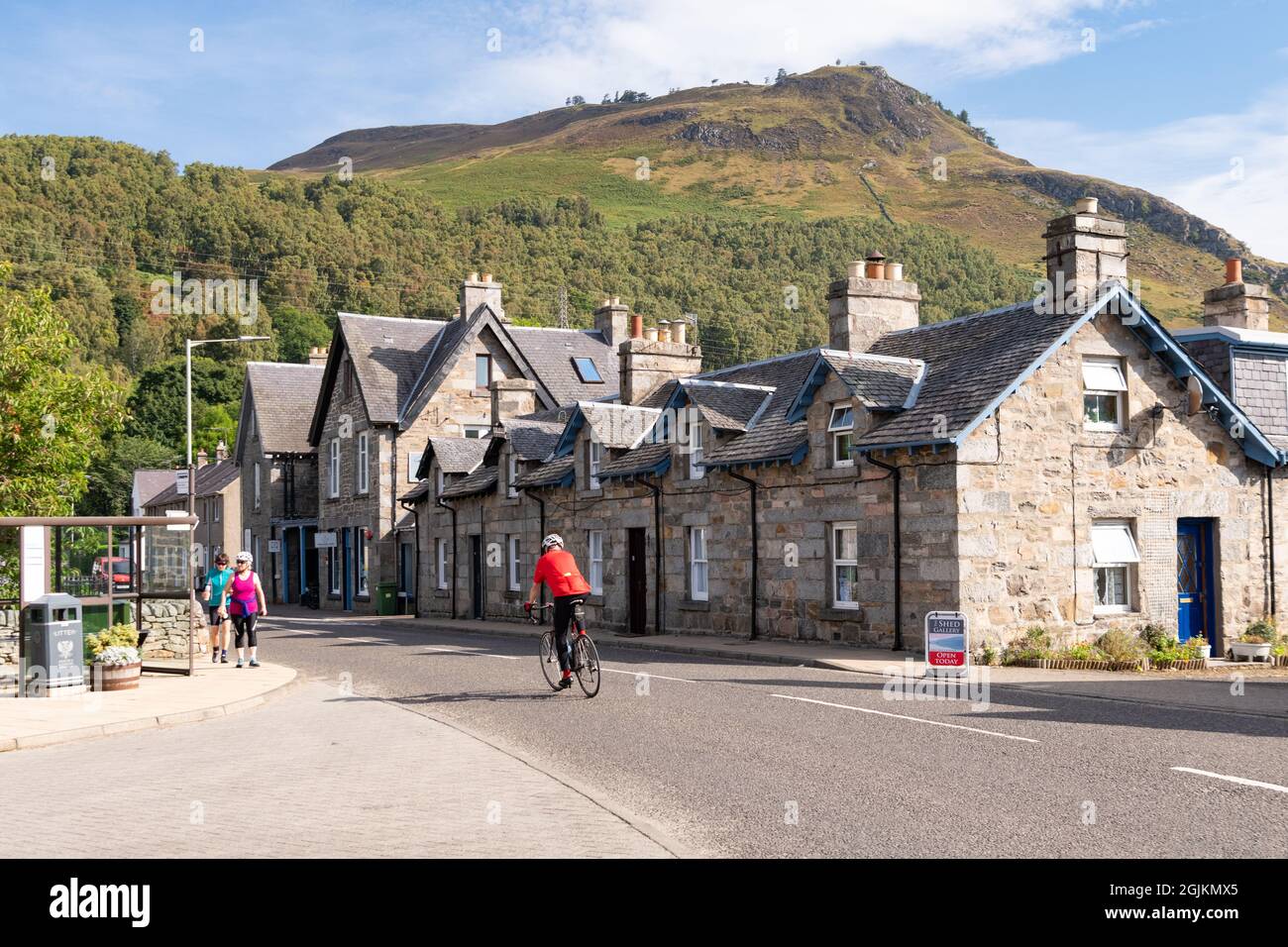 Kinloch rannoch cyclist hires stock photography and images Alamy