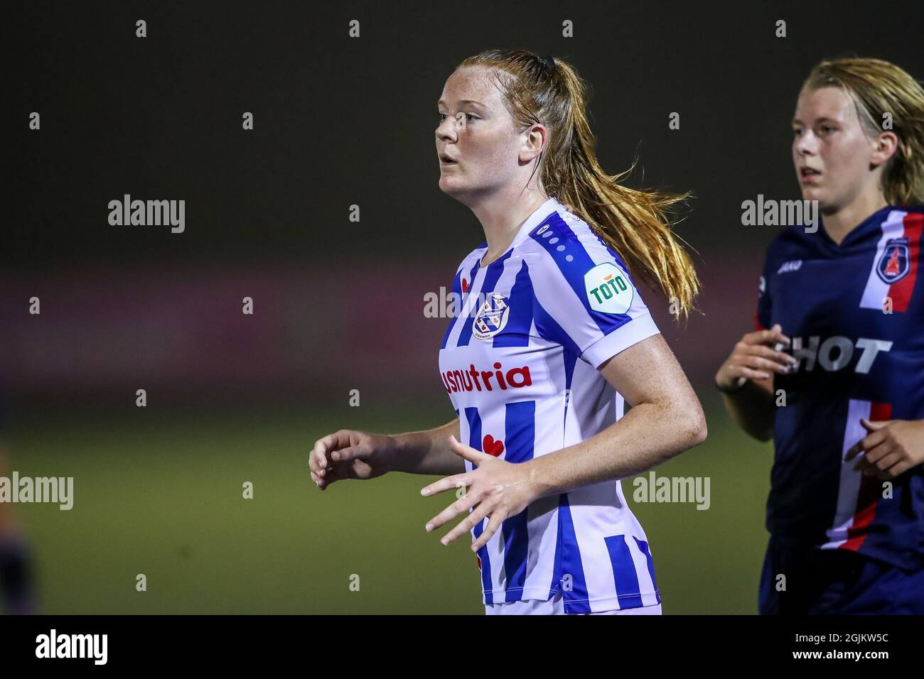 Nikee Van Dijk (20) of OHL and Silke Vanwynsberghe (21) of