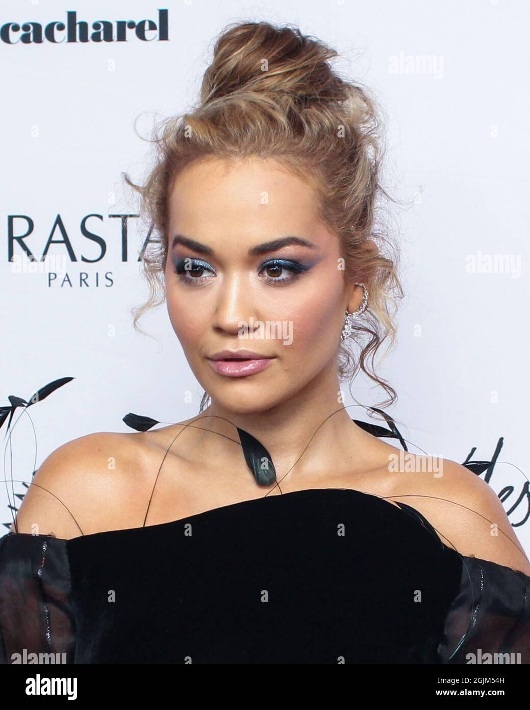 New York City, United States. 09th Sep, 2021. MANHATTAN, NEW YORK CITY, NEW YORK, USA - SEPTEMBER 09: Singer Rita Ora wearing an Antonio Grimaldi couture dress and a Tyler Ellis clutch arrives at The Daily Front Row 8th Annual Fashion Media Awards held at The Rainbow Room at Rockefeller Center on September 9, 2021 in Manhattan, New York City, New York, United States. (Photo by Jordan Hinton/Image Press Agency/Sipa USA) Credit: Sipa USA/Alamy Live News Stock Photo