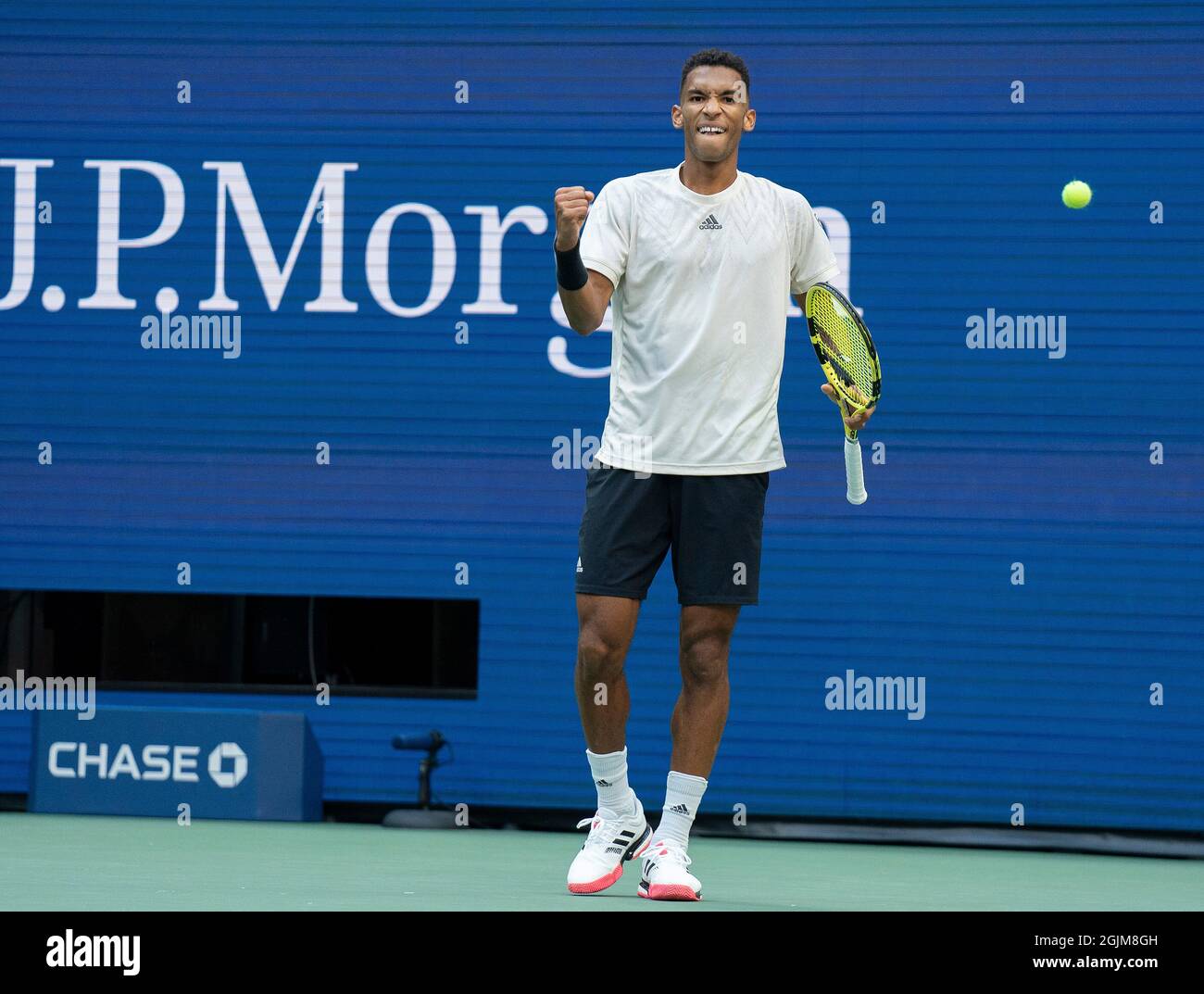 New York, USA, 10 September, 2021 Felix Auger-Aliassime (CAN) reacts to a point during his semifinal match against Felix Auger-Aliassime (CAN) on day 12 at the 2021 US Open