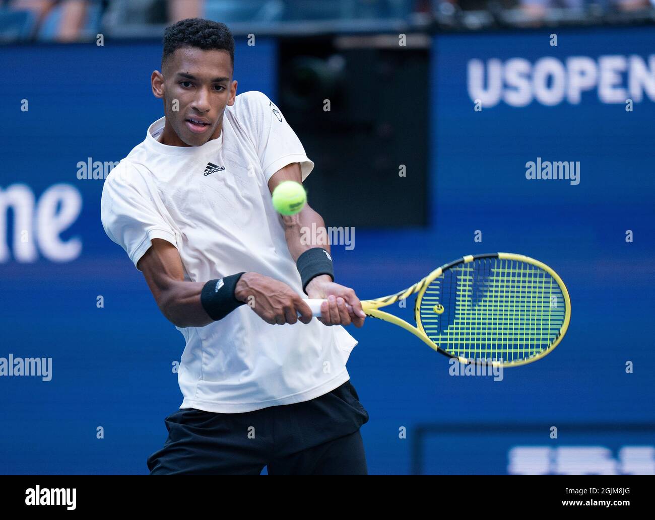 New York, USA, 10 September, 2021 Felix Auger-Aliassime (CAN) returns a shot during his semifinal match against Daniil Medvedev (RUS) on day 12 at the 2021 US Open
