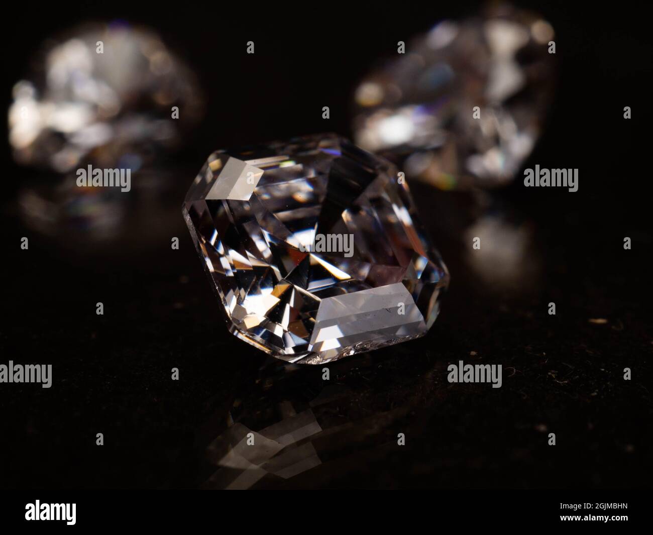 Cut and polished diamonds hi-res stock photography and images - Alamy