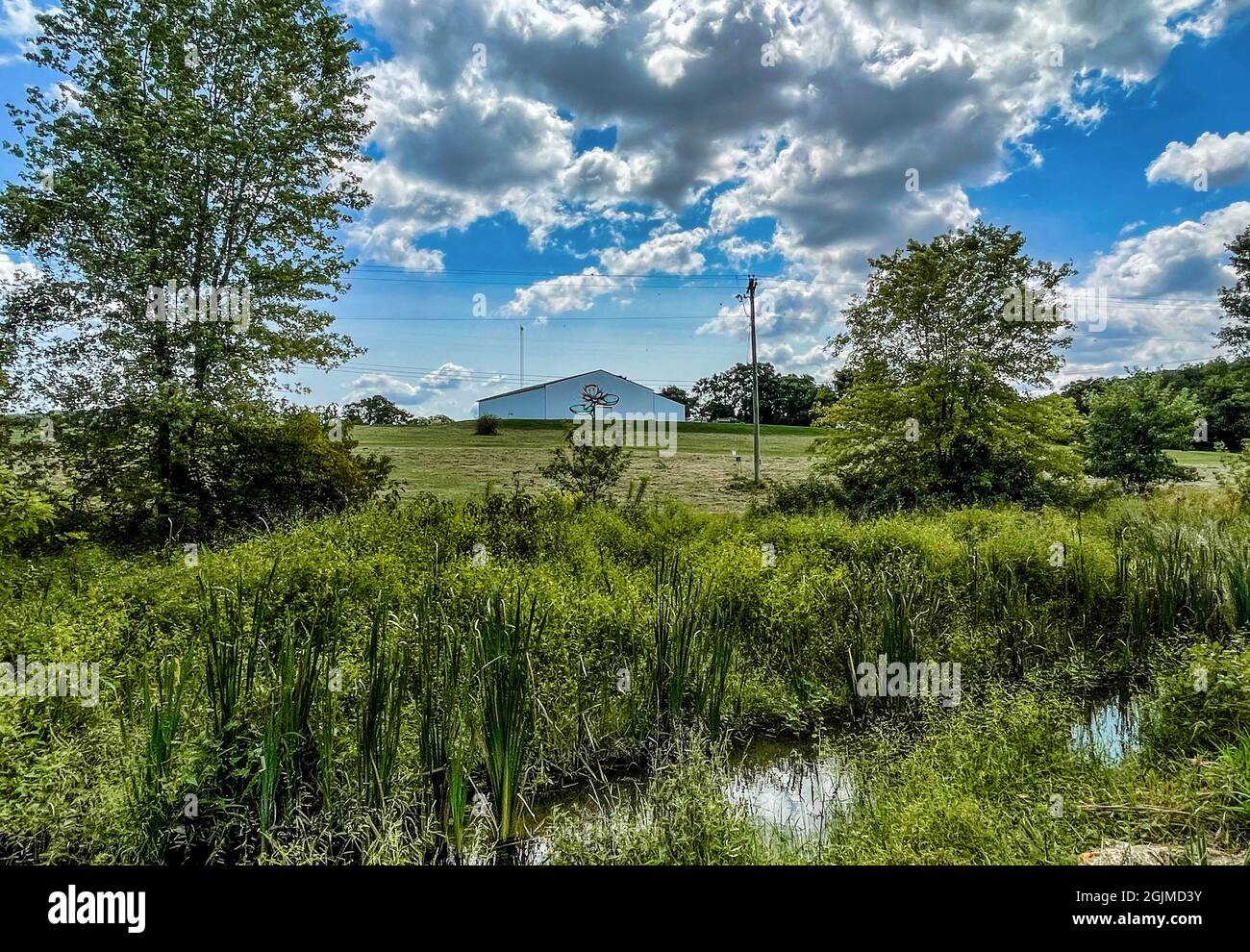 Large barn in a rural area of Maryland Stock Photo - Alamy