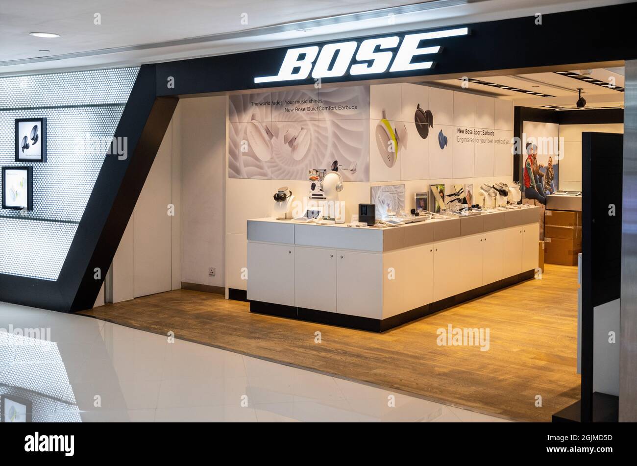 Bose brand hi-res stock photography and images - Alamy
