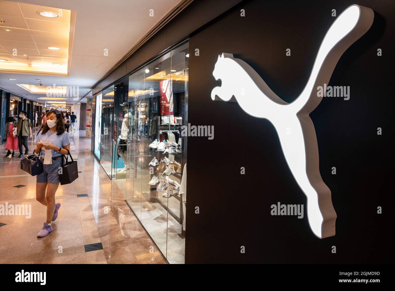 Puma shop hi-res stock photography and images - Page 2 - Alamy