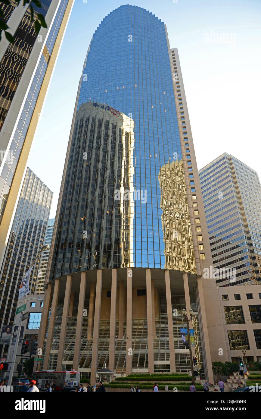 101 California Street building was built in 1982 with 48 story on 101 ...