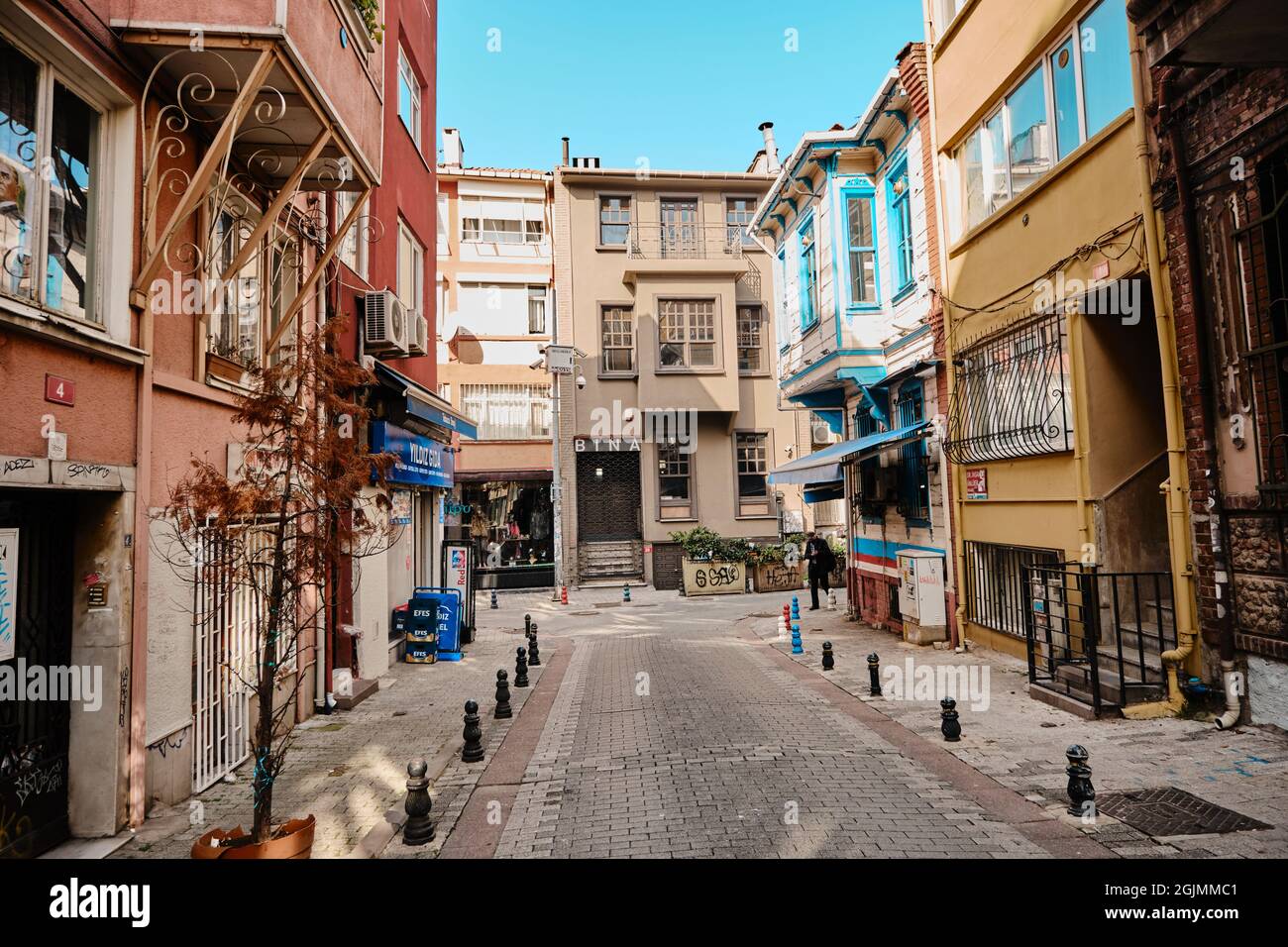 Kadikoy istanbul. Turkey. Street view and building in narrow streets in Moda istanbul during early in the morning. "Bina" is writing wall Stock Photo - Alamy