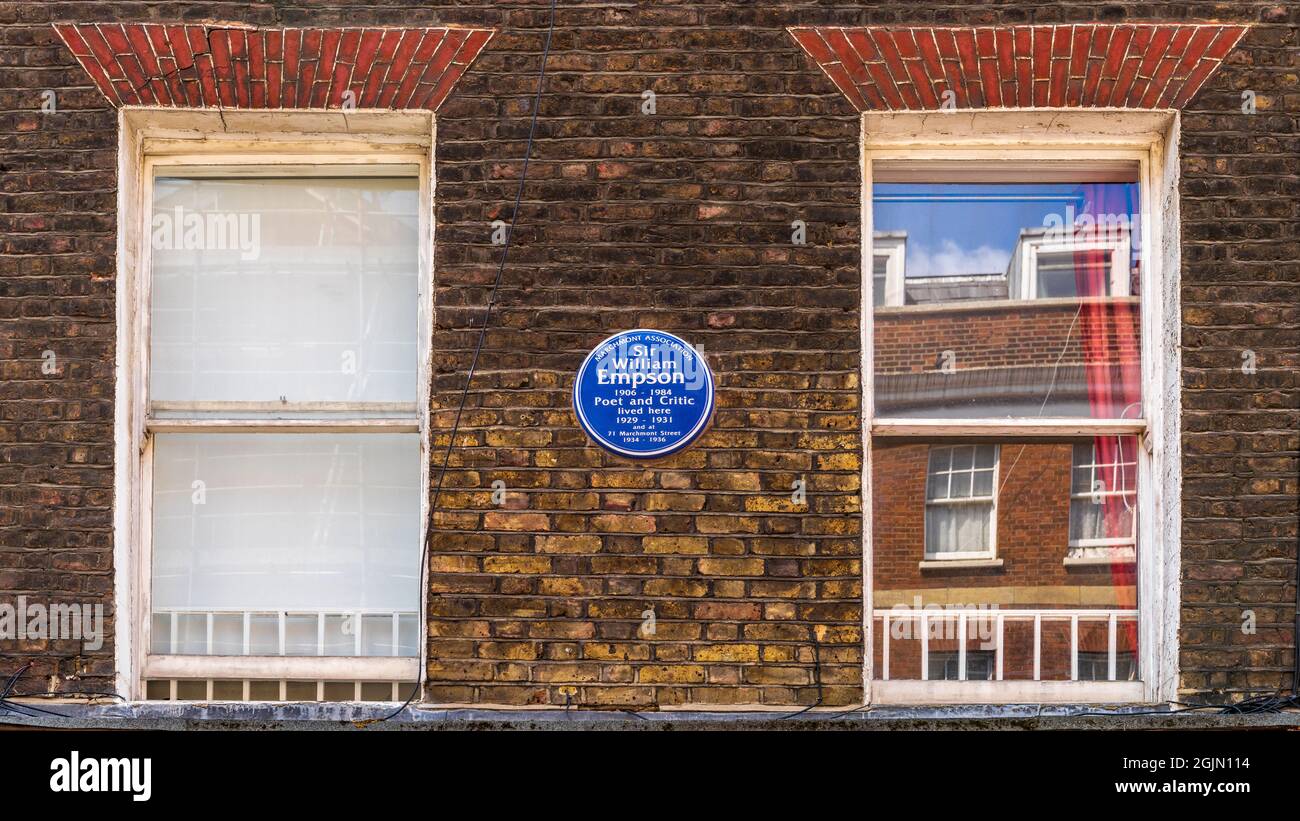Search Sir William Empson Blue Plaque - Sir William Empson 1906-1984 poet and critic lived here 1929-1931 and at 71 Marchmont Street 1934-1936 Stock Photo