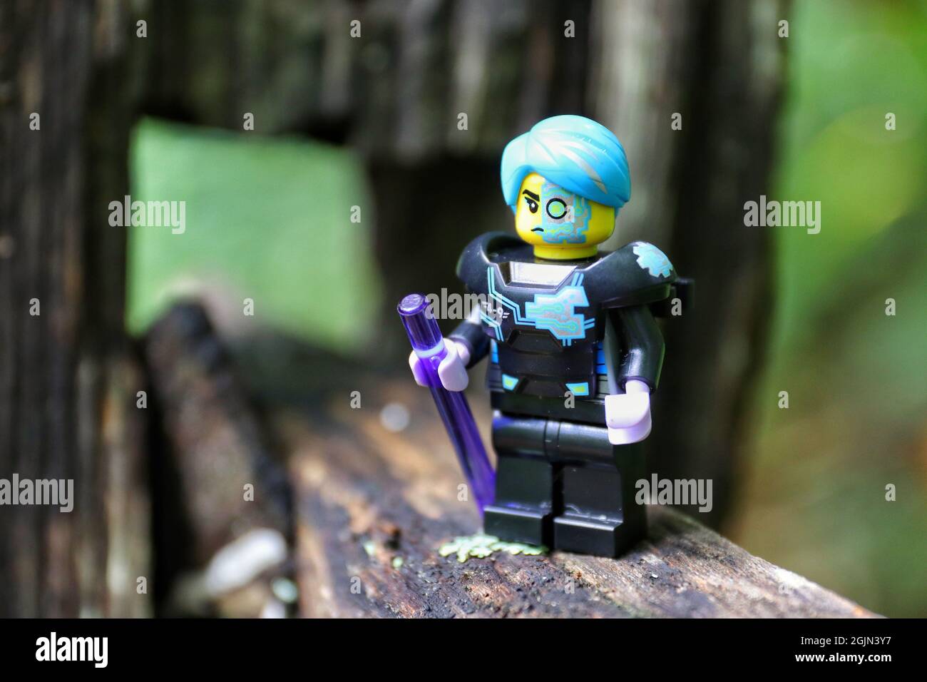 lego minifigures cyborg