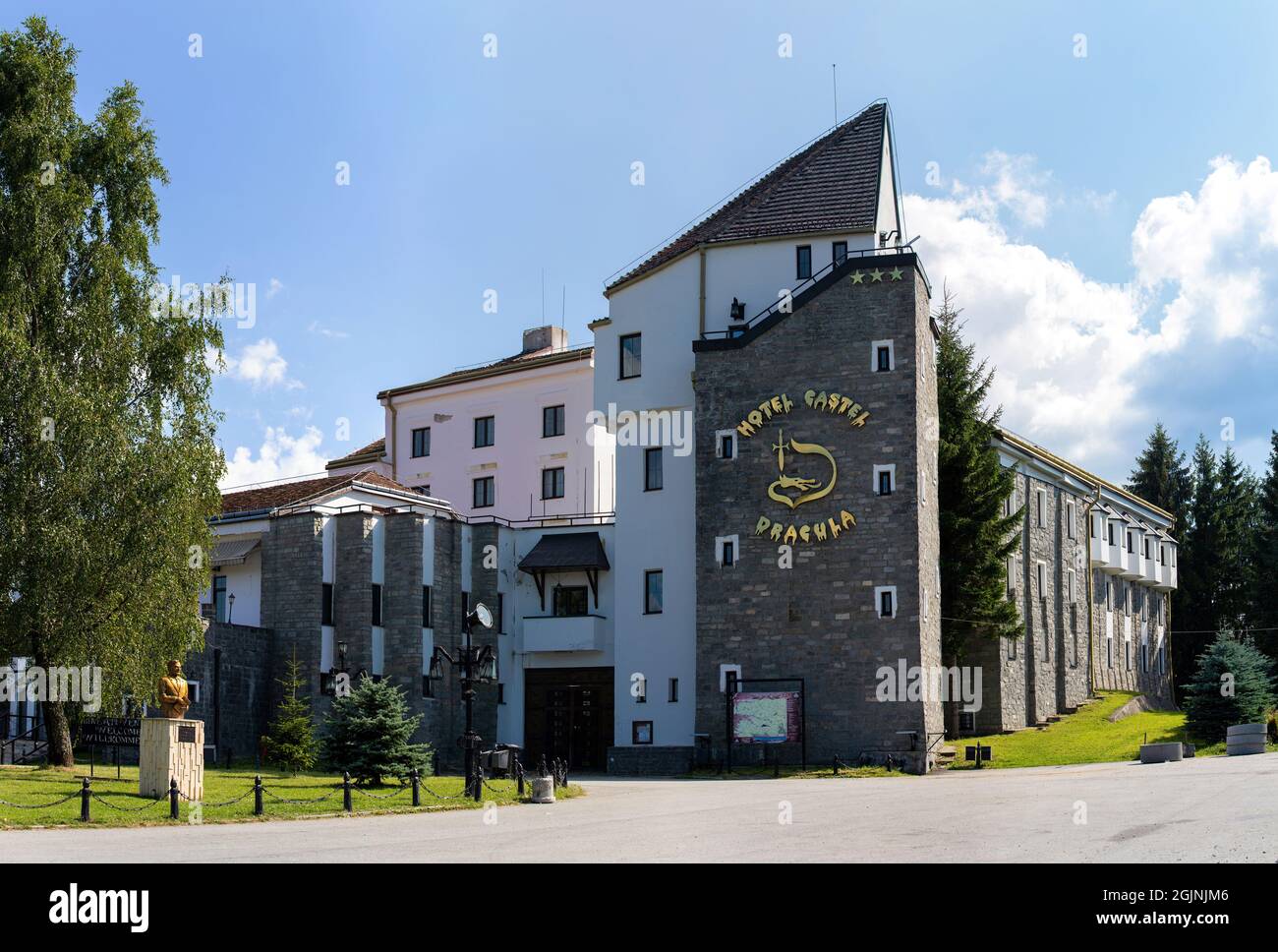 PIATRA FANTAELE, ROMANIA - Aug 24, 2021: The Castel Dracula Hotel in Tihuta  Pass, Bistrita Nasaud County - Romania Stock Photo - Alamy