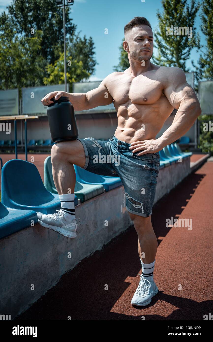 Black man six pack hi-res stock photography and images - Page 2 - Alamy, image size:866x1390