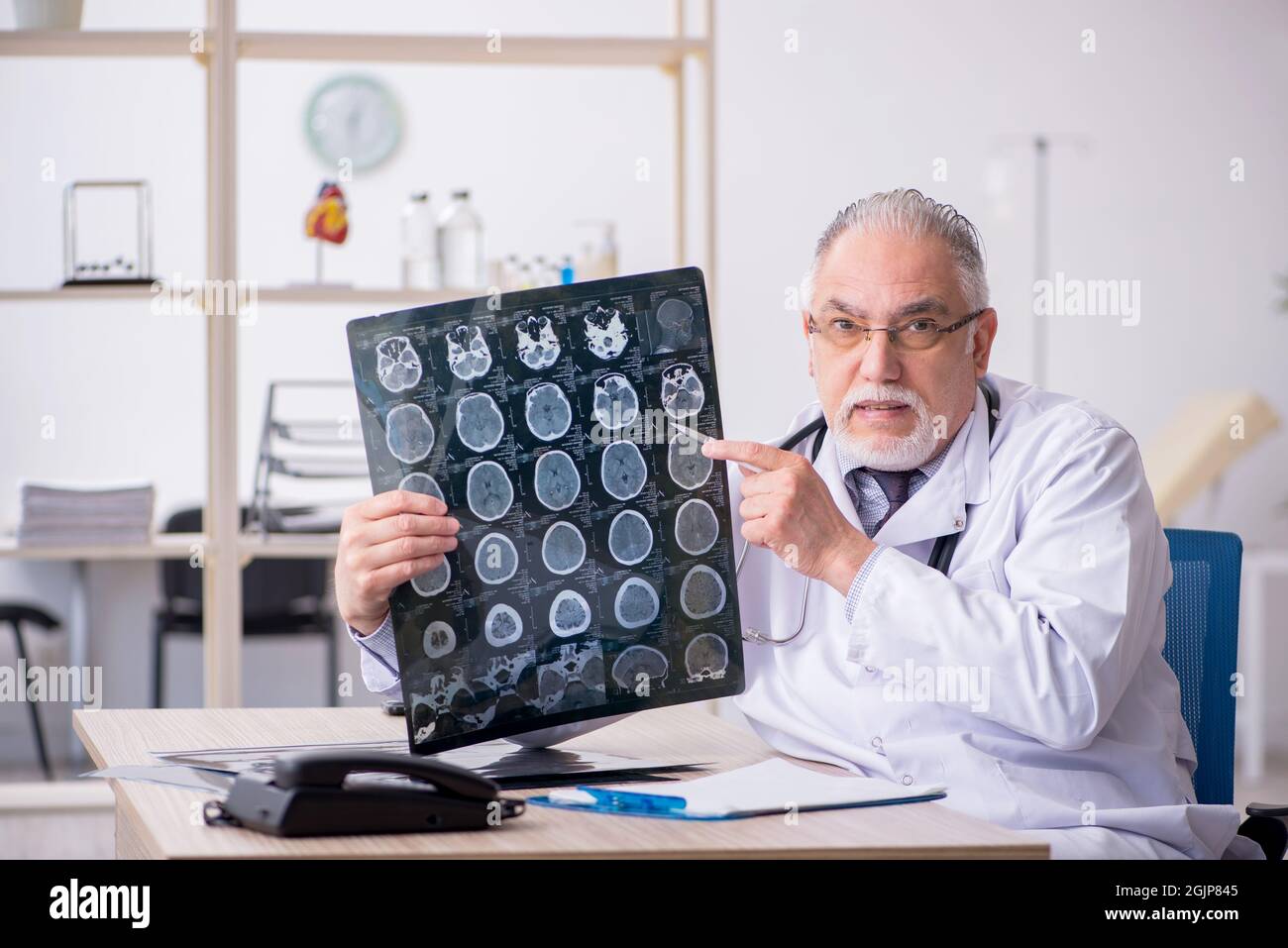 Old doctor radiologist working in the clinic Stock Photo - Alamy