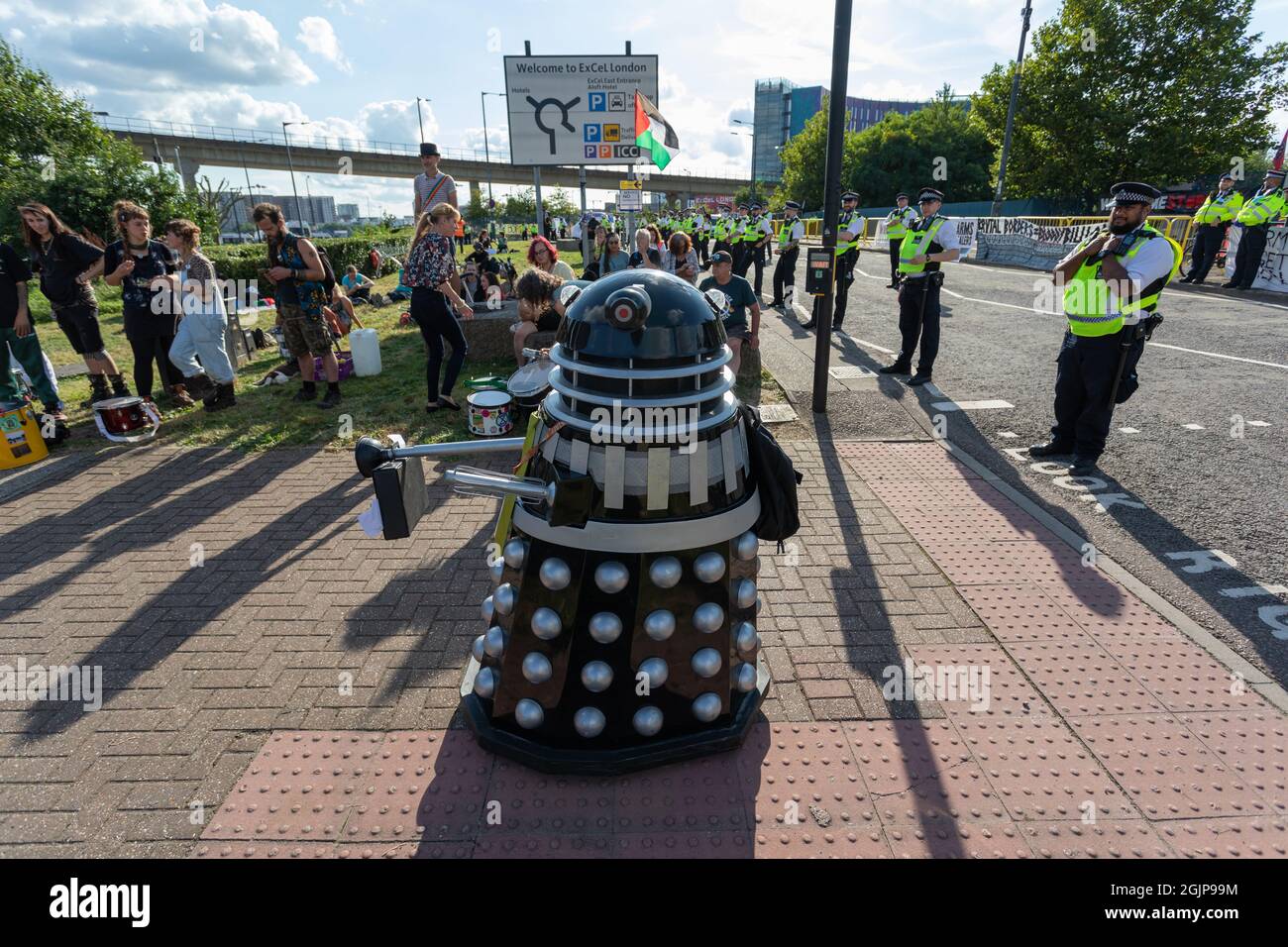 World biggest arms fair hires stock photography and images Alamy