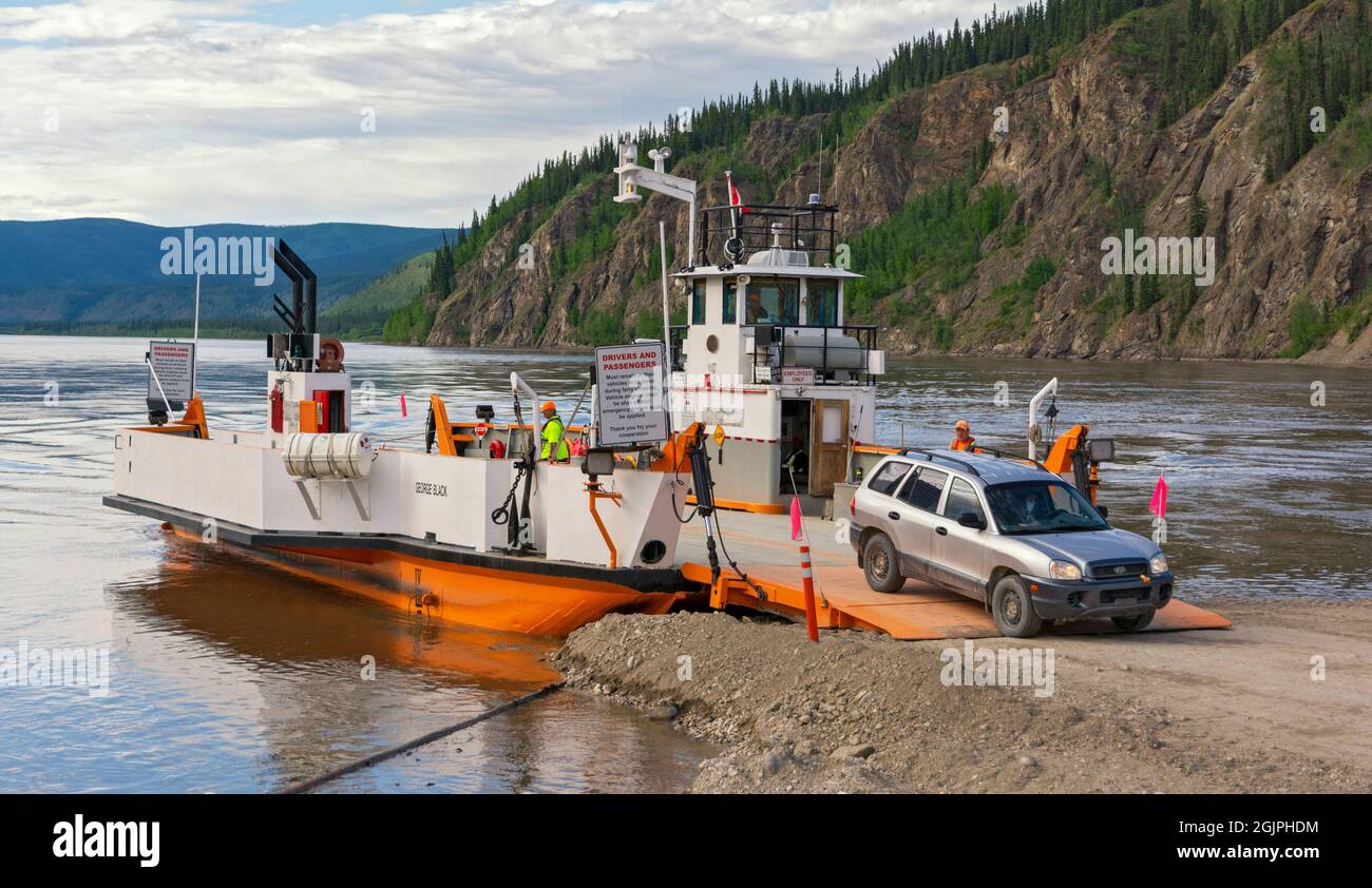Canada, Yukon Territory, Dawson City, Yukon River, car ferry at landing