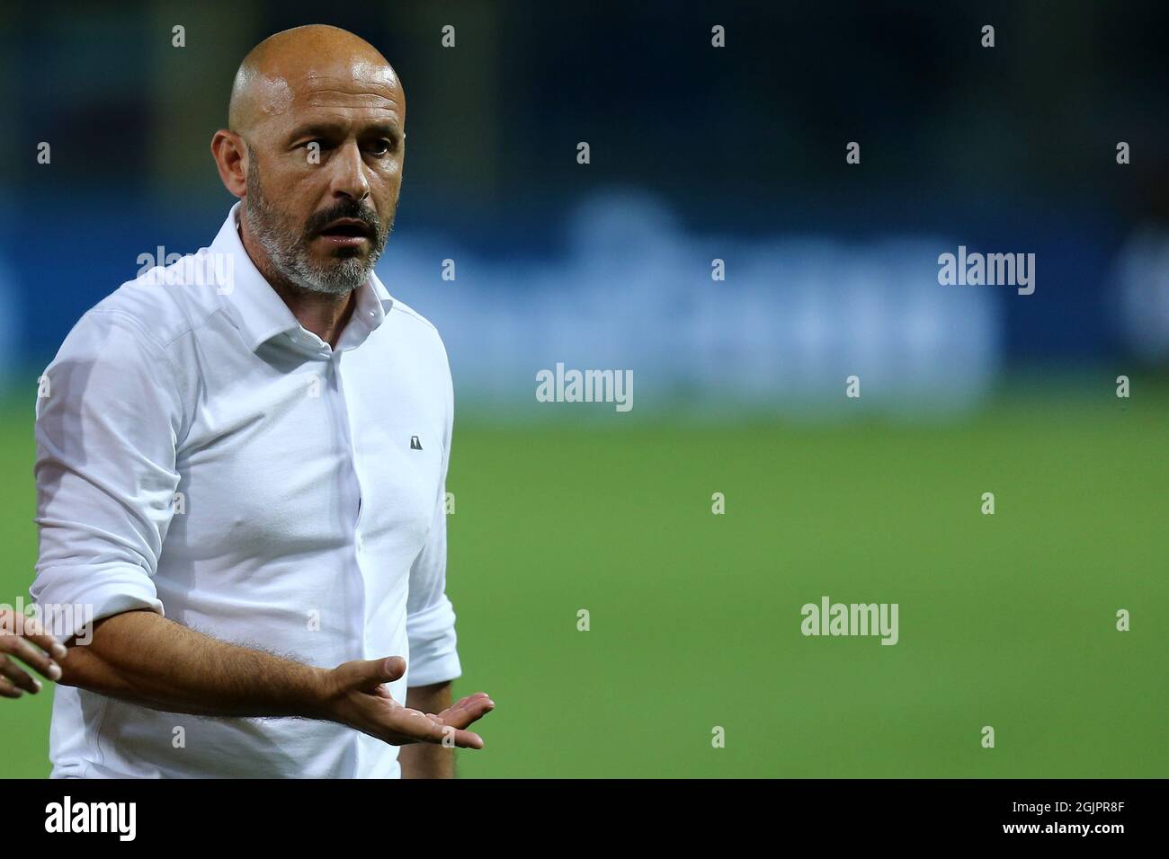 Milan, Italy. 01st May, 2022. Vincenzo Italiano , head coach of Afc  Fiorentina looks on during the Serie A match between Ac Milan and Acf  Fiorentina at Stadio Giuseppe Meazza on May,1