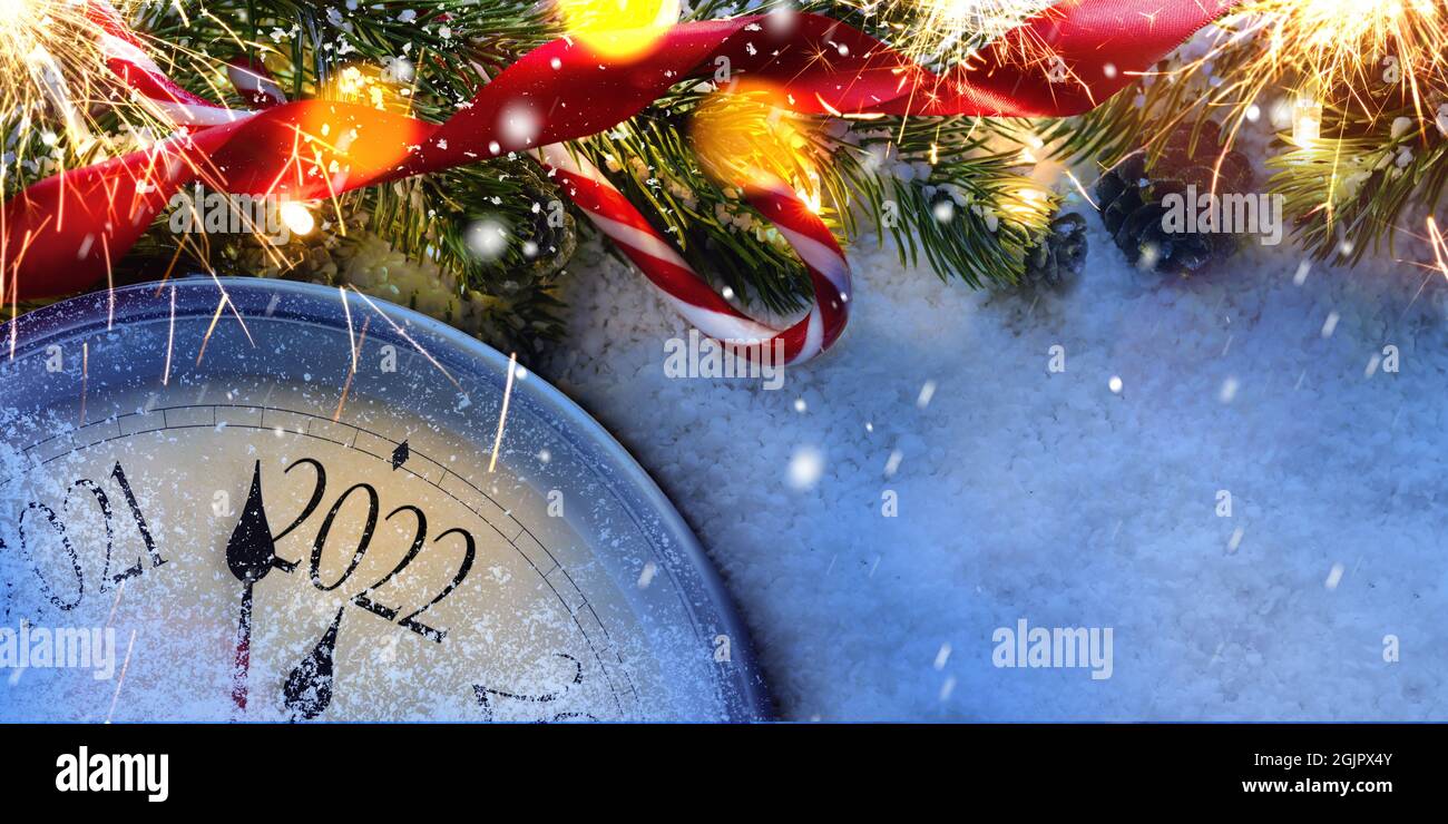 Countdown For Christmas 2022 Countdown To Midnight. Retro Style Clock Counting Last Moments Before  Christmas Or New Year 2022 Next To Decorated Fir Tree On Snow. View From  Above Stock Photo - Alamy