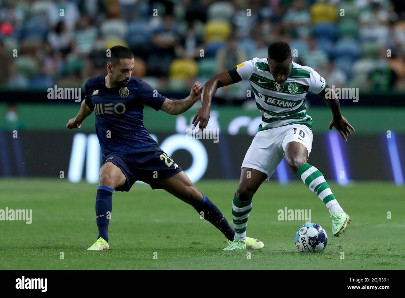 Lisbon, Portugal. 11th Sep, 2021. Jovane Cabral of Sporting CP (R ) vies with Bruno Costa of FC Porto during the Portuguese League football match between Sporting CP and FC Porto at Jose Alvalade stadium in Lisbon, Portugal on September 11, 2021. (Credit Image: © Pedro Fiuza/ZUMA Press Wire) Stock Photo