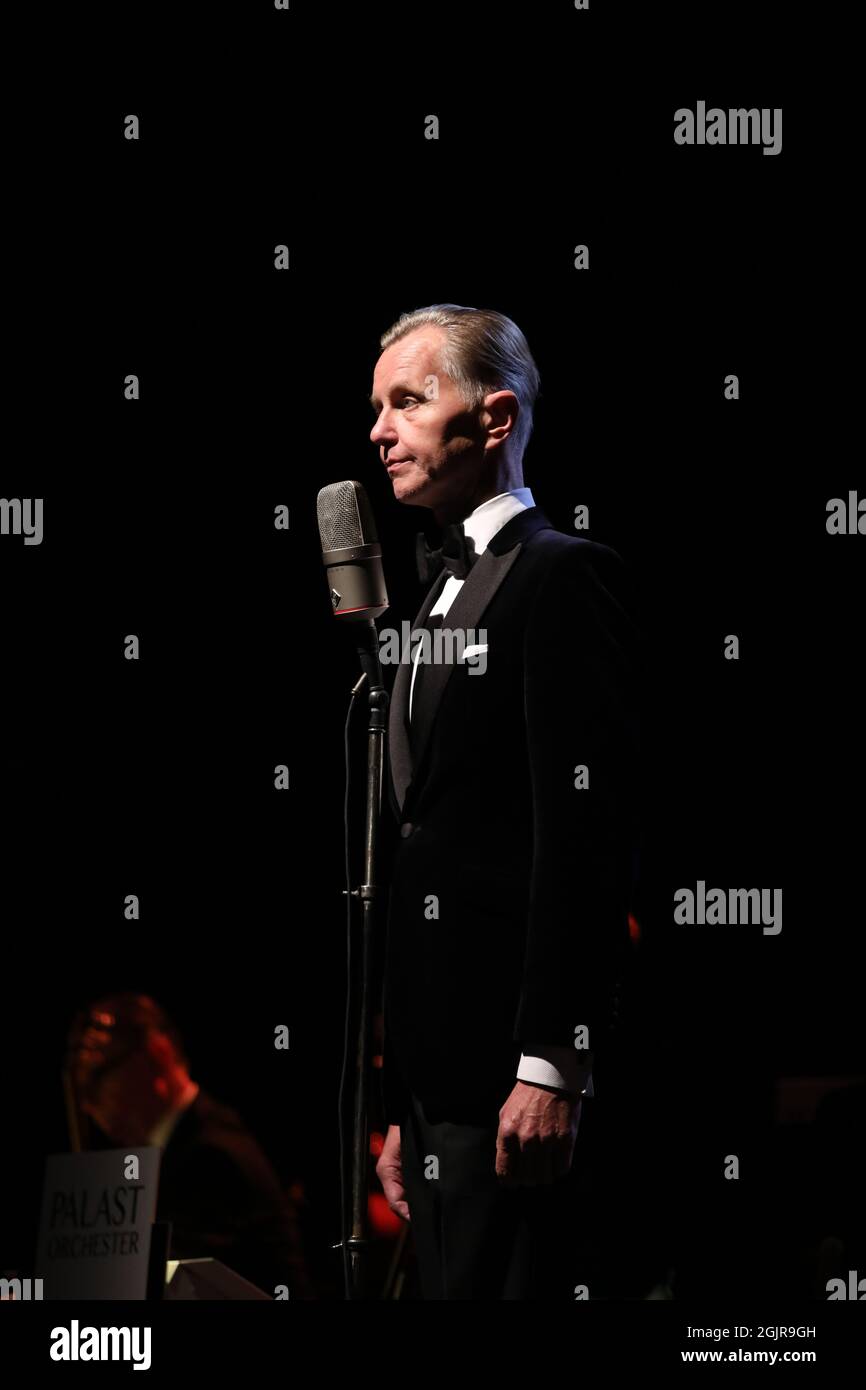 Max Raabe High Resolution Stock Photography And Images Alamy
