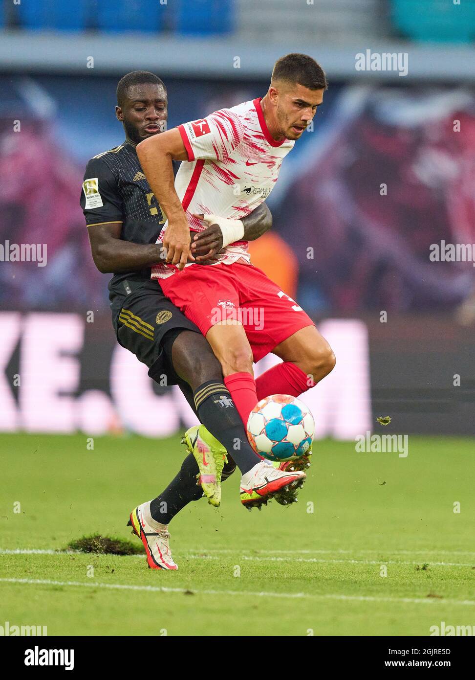 Andre Silva, RB Leipzig 33 compete for the ball, tackling, duel, header,  zweikampf, action, fight against Dayot Upamecano , FCB 2 in the match RB  LEIPZIG - FC BAYERN MUENCHEN 1-4 1.German