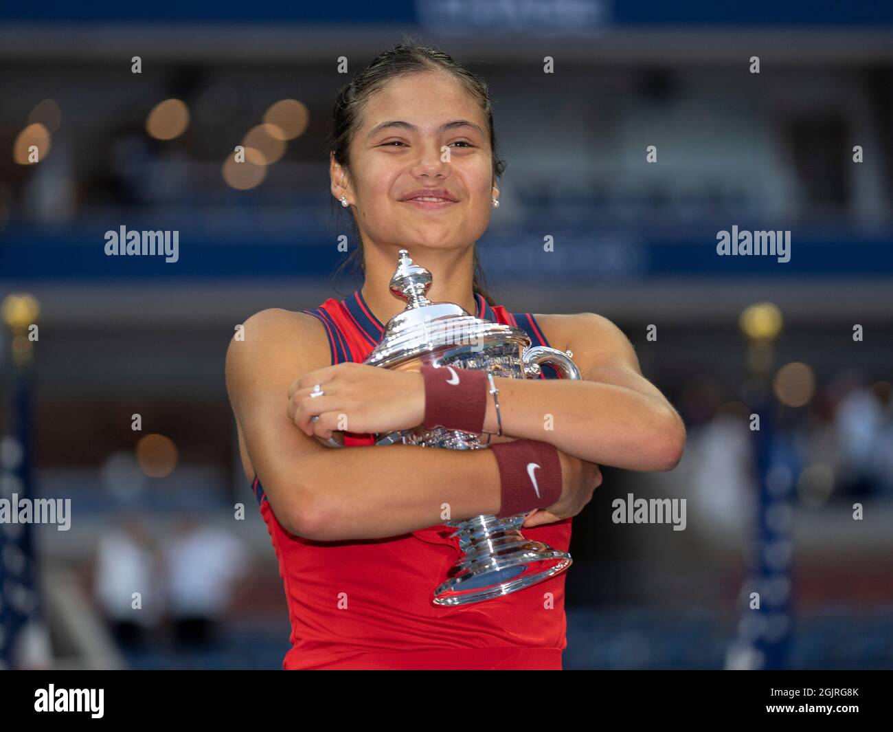 New York, USA, 11 September, 2021 Emma Raducanu (GBR) celebrates winning the women’s singles final against Leylah Fernandez (CAN) and poses with the trophy  on day 13 at the 2021 US Open Credit: Susan Mullane Credit: Susan Mullane/Alamy Live News Stock Photo