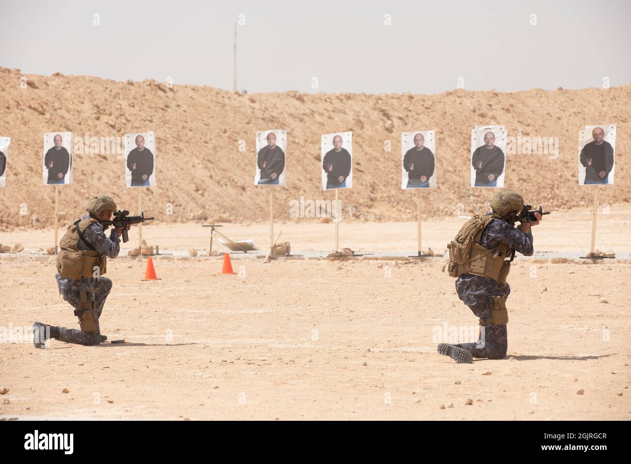 Jordanian Naval Special Forces executes live-fire moving drills during Bright Star 21 (BS21) at Mohamed Naguib Military Base (MNMB), Egypt, Sept. 7, 2021. BS21 promotes faster responses to regional threats, while building a framework of countering terrorism. (U.S. Army photo by Spc. Amber Cobena) Stock Photo