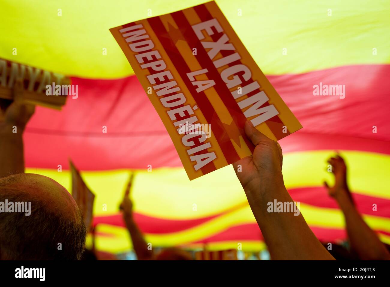 Esp. 11th Sep, 2021. A hand is seen holding a placard reading 'We demand independence' during the celebrations and marches hold for the catalan holiday known as 'Diada' in Barcelona, Spain on September 11, 2021. Pro independence and catalan separatists parties such as ANC called for people to take the street in the first major concentration since the covid pandemic began, to remember the fall of Barcelona during the War of the Spanish Succession in 1714. (Photo by Davide Bonaldo/Sipa USA) Credit: Sipa USA/Alamy Live News Stock Photo