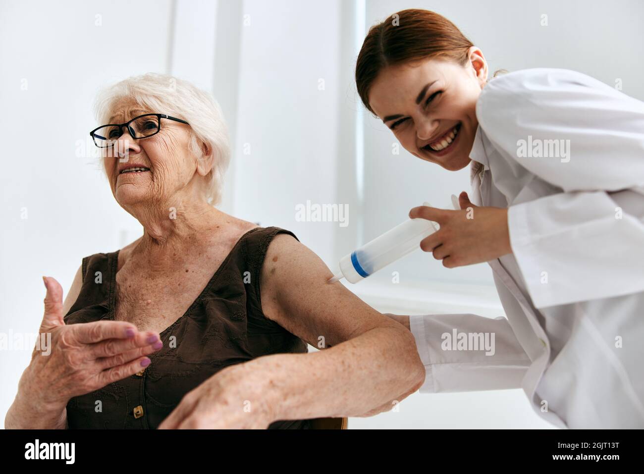 Nurse Injecting Older Woman Big Syringe Fun Stock Photo Alamy nurse-injecting-older-woman-big-syringe-fun-stock-photo-alamy