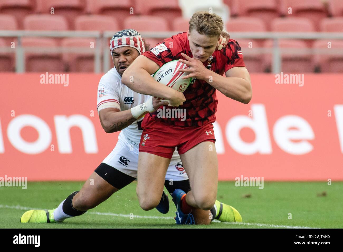 SINGAPORE-APRIL 13:Wales 7s Team (red) plays against USA 7s team (white) during Day 1 of HSBC World Rugby Singapore Sevens on April 13, 2019 at National Stadium in Singapore Stock Photo