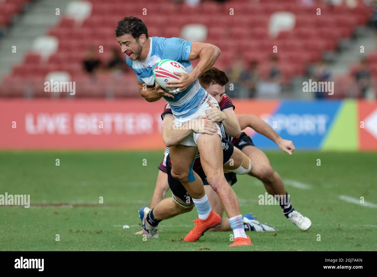 SINGAPORE-APRIL 13:Argentina 7s team (blue/white) plays against Hong Kong 7s Team (blue) during Day 1 of HSBC World Rugby Singapore Sevens on April 13, 2019 at National Stadium in Singapore Stock Photo