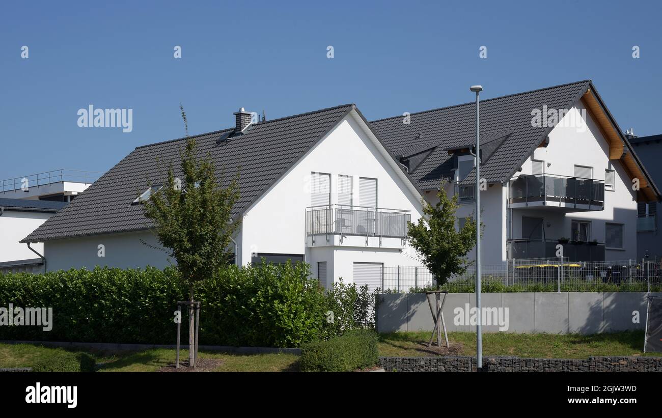 new Apartment buildings in the city Stock Photo - Alamy