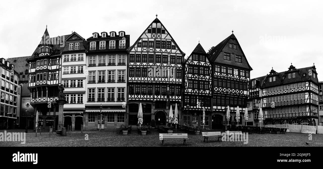 Statue frankfurt Black and White Stock Photos & Images - Alamy