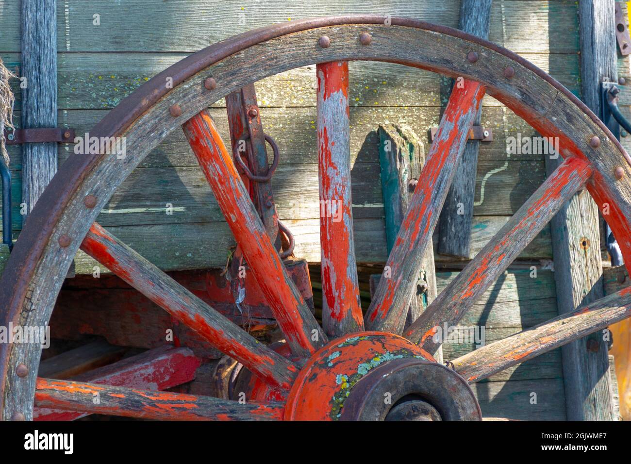 old wagon wheel in a farm Stock Photo - Alamy