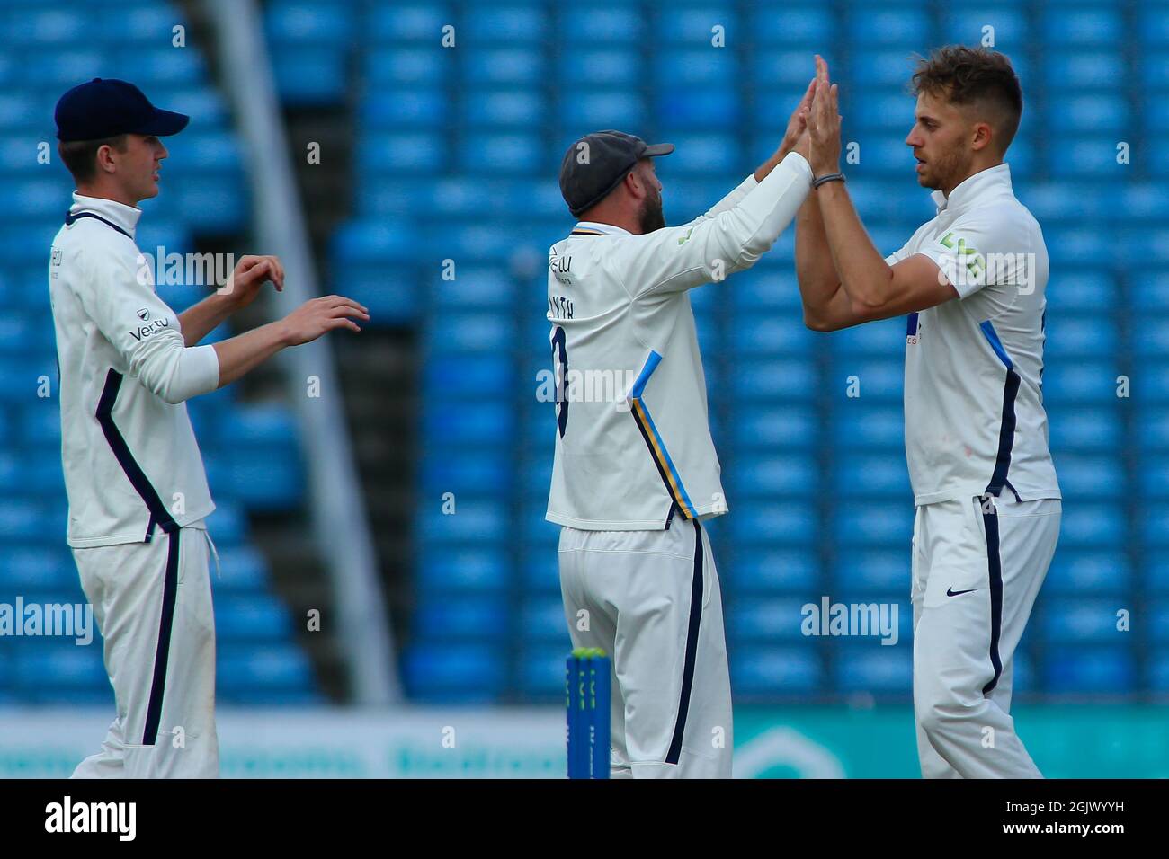 Leeds, UK. 12th Sep, 2021. Yorkshire County Cricket, Emerald Headingley Stadium, Leeds, West Yorkshire, 12th September 2021. LV= Insurance County ChampionshipÕs Division One - Yorkshire County Cricket Club vs Warwickshire CCC Day 1. Ben Coad (R) of Yorkshire County Cricket Club celebrates taking the wicket of Will Rhodes of Warwickshire CCC caught by Harry Duke. Credit: Touchlinepics/Alamy Live News Stock Photo