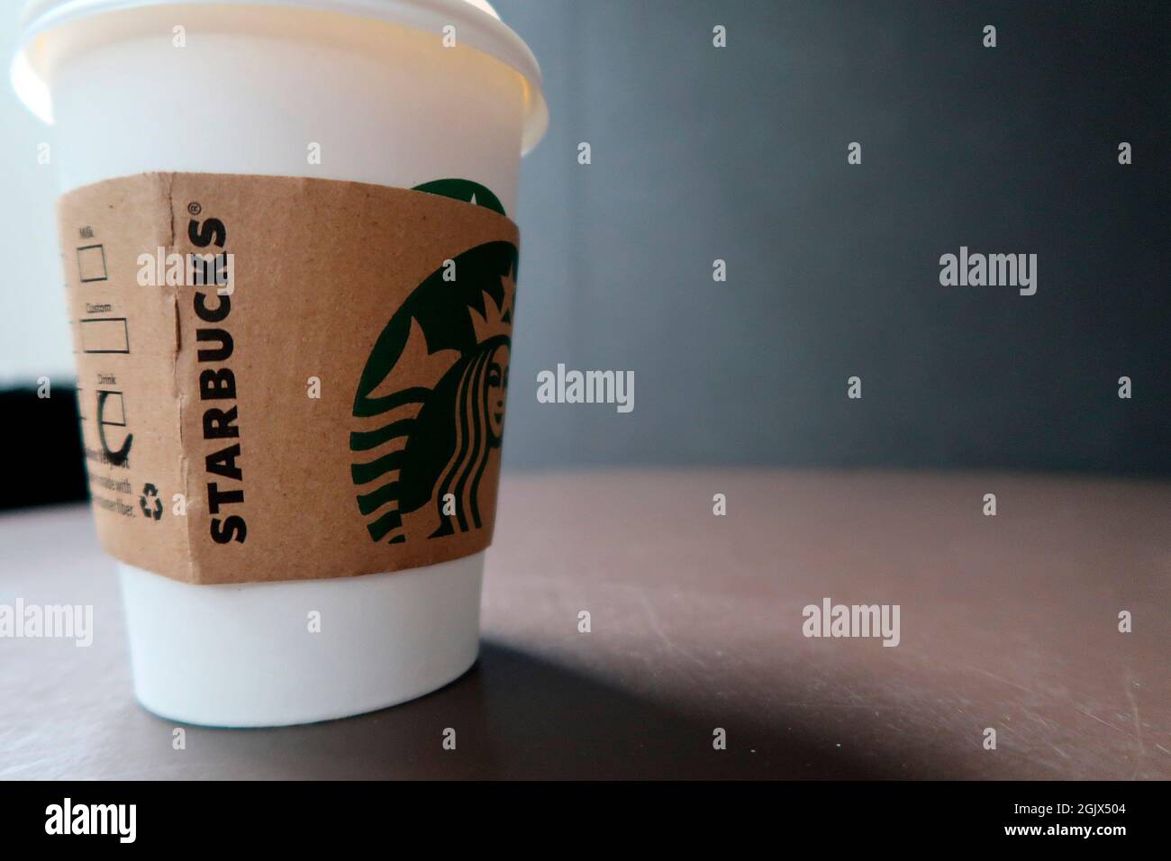 Starbucks Takeaway Coffee Mug Stock Photo - Alamy