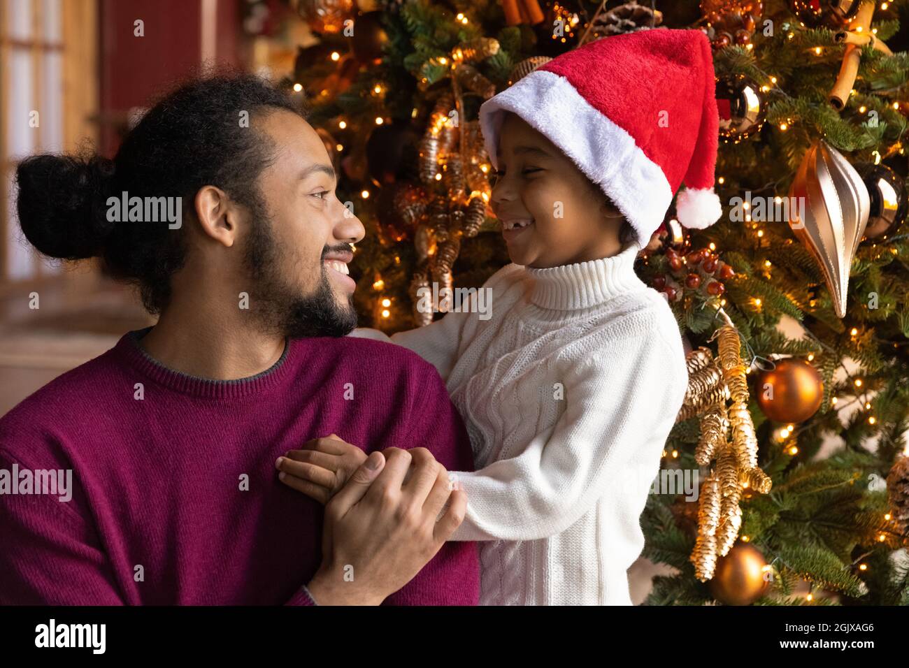 Father dad son black hug hi-res stock photography and images - Alamy