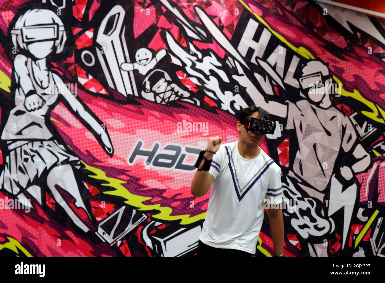 Virtual Reality Gaming Stock Photo Alamy